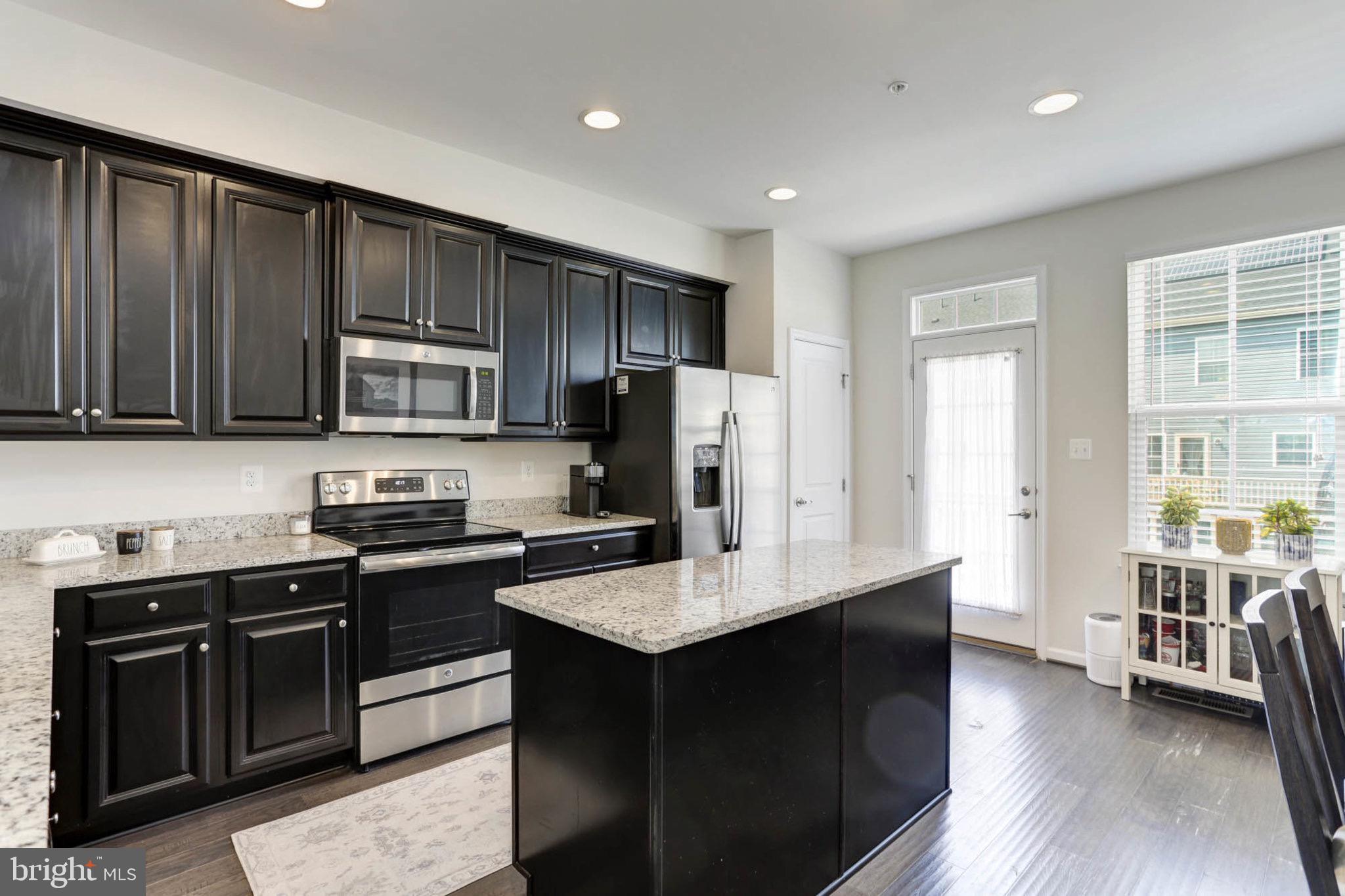 CREEKSIDE VILLAGE - Residential