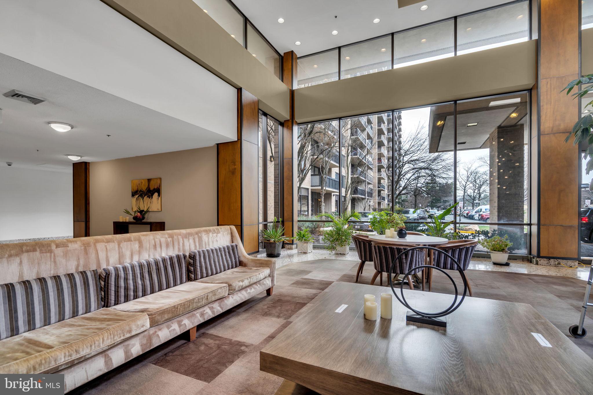 SKYLINE HOUSE - Residential