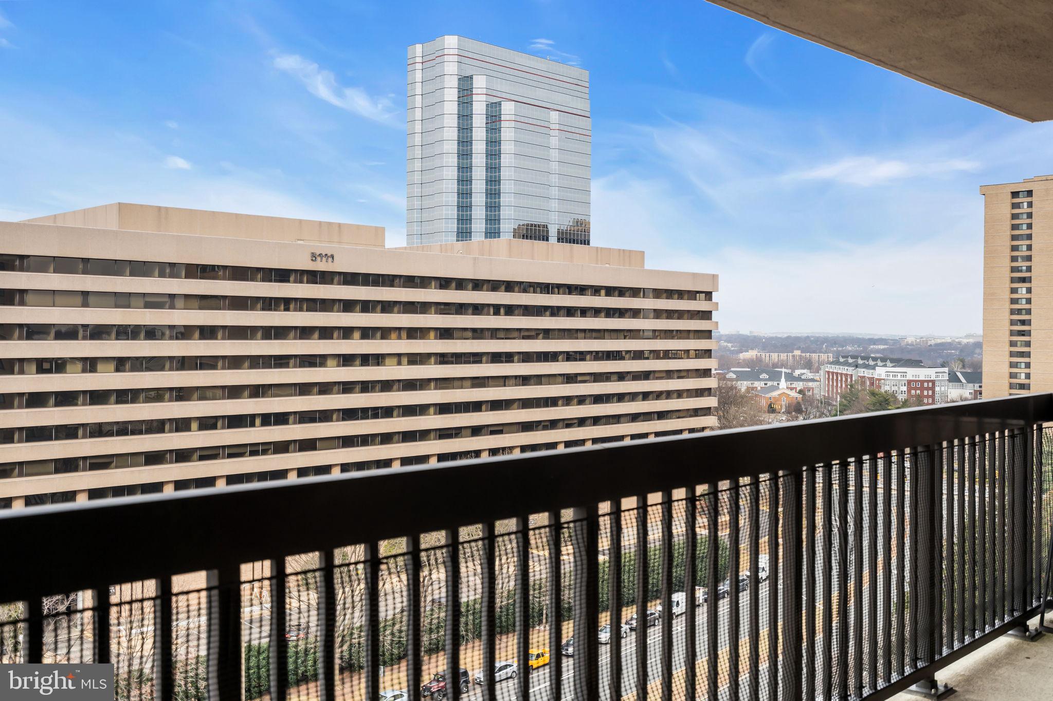 SKYLINE HOUSE - Residential