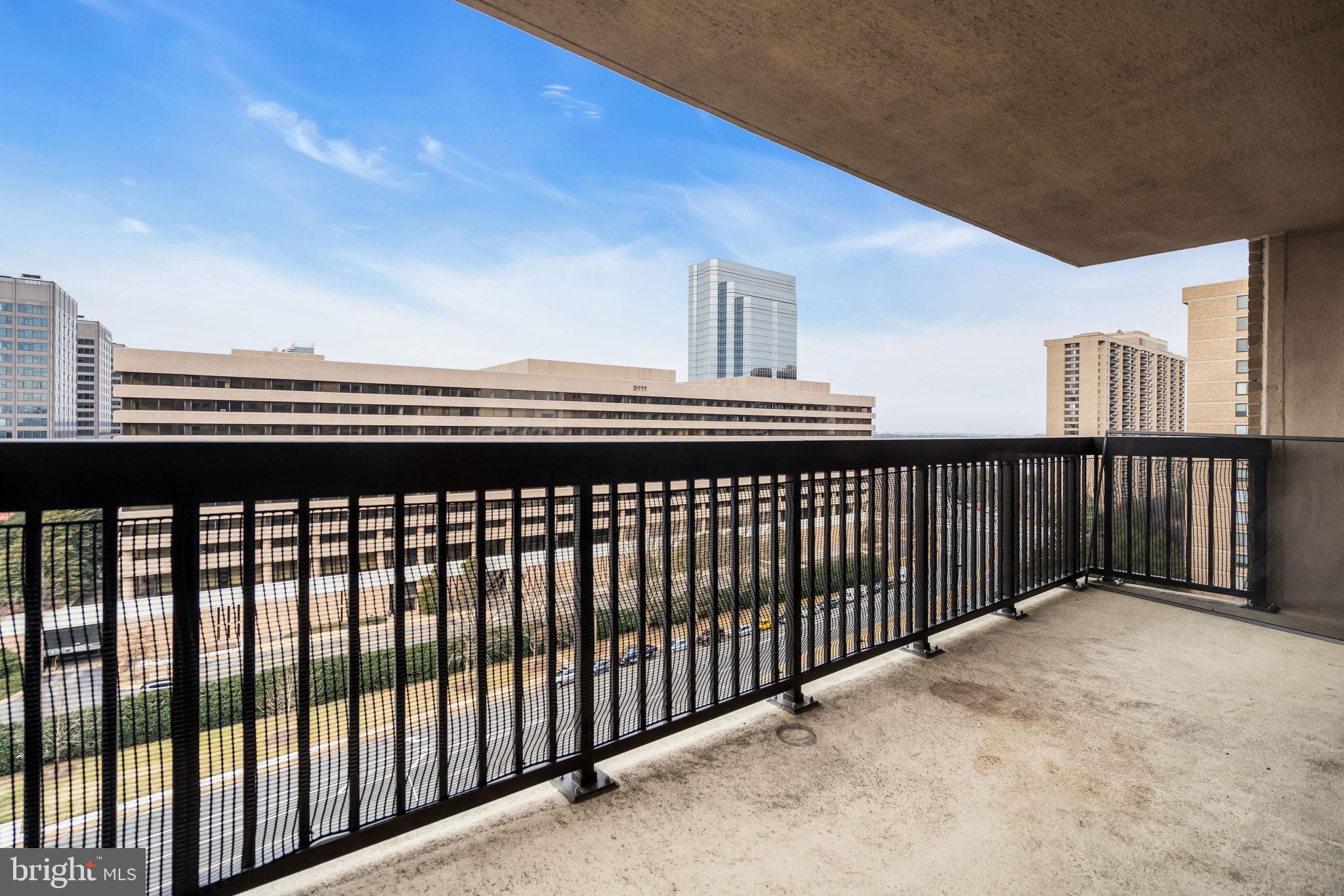 SKYLINE HOUSE - Residential