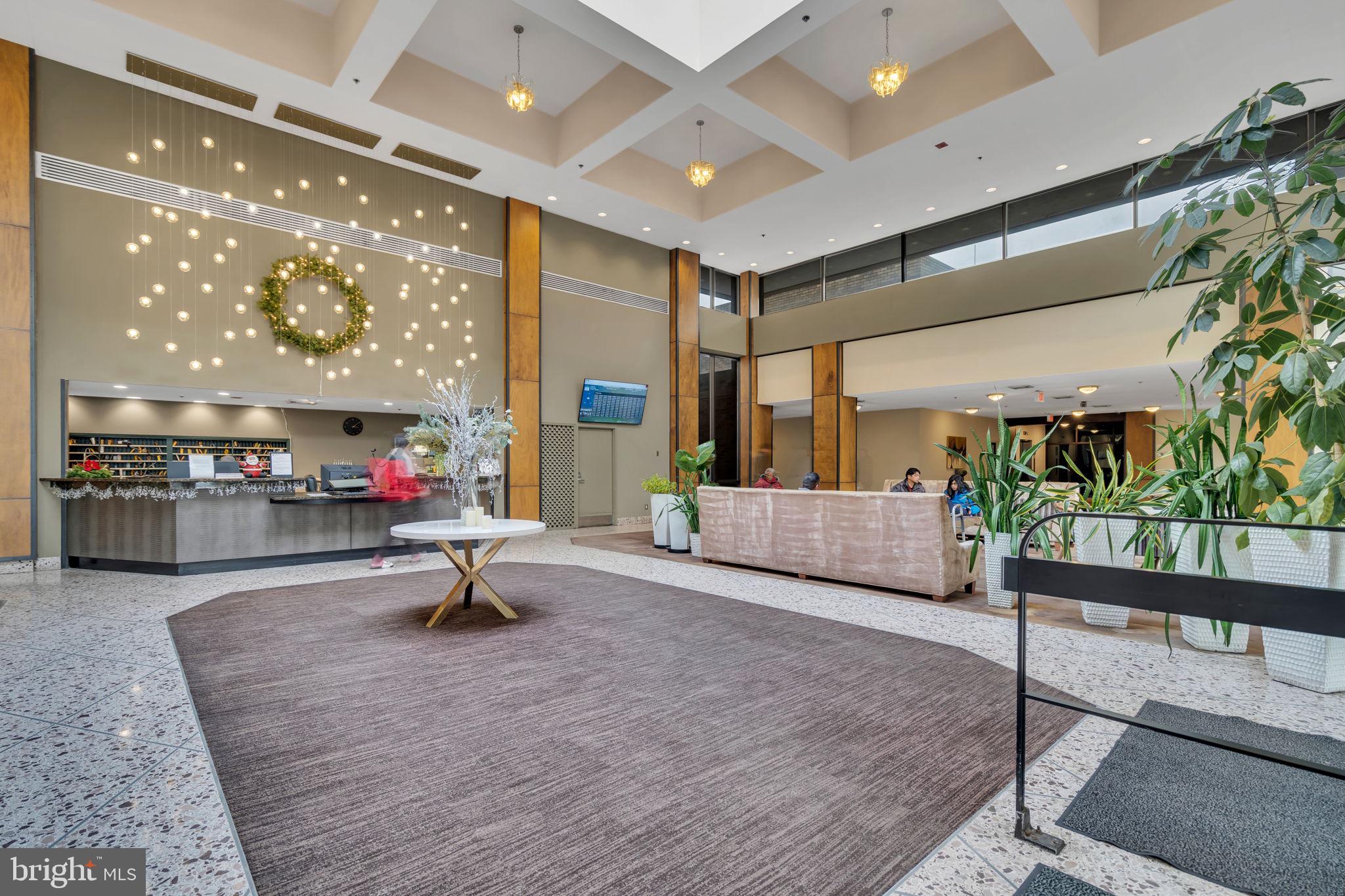 SKYLINE HOUSE - Residential