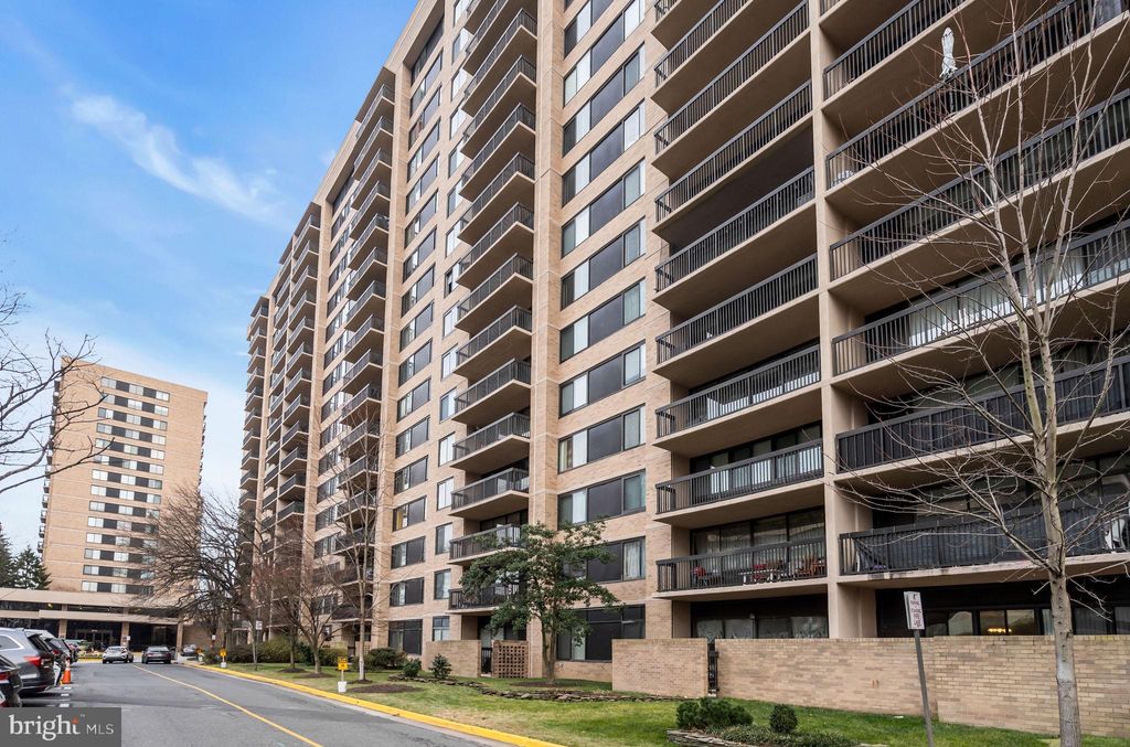 Photo of 3713 S George Mason Drive #1109, FALLS CHURCH, VA 22041 (MLS # VAFX2285416)