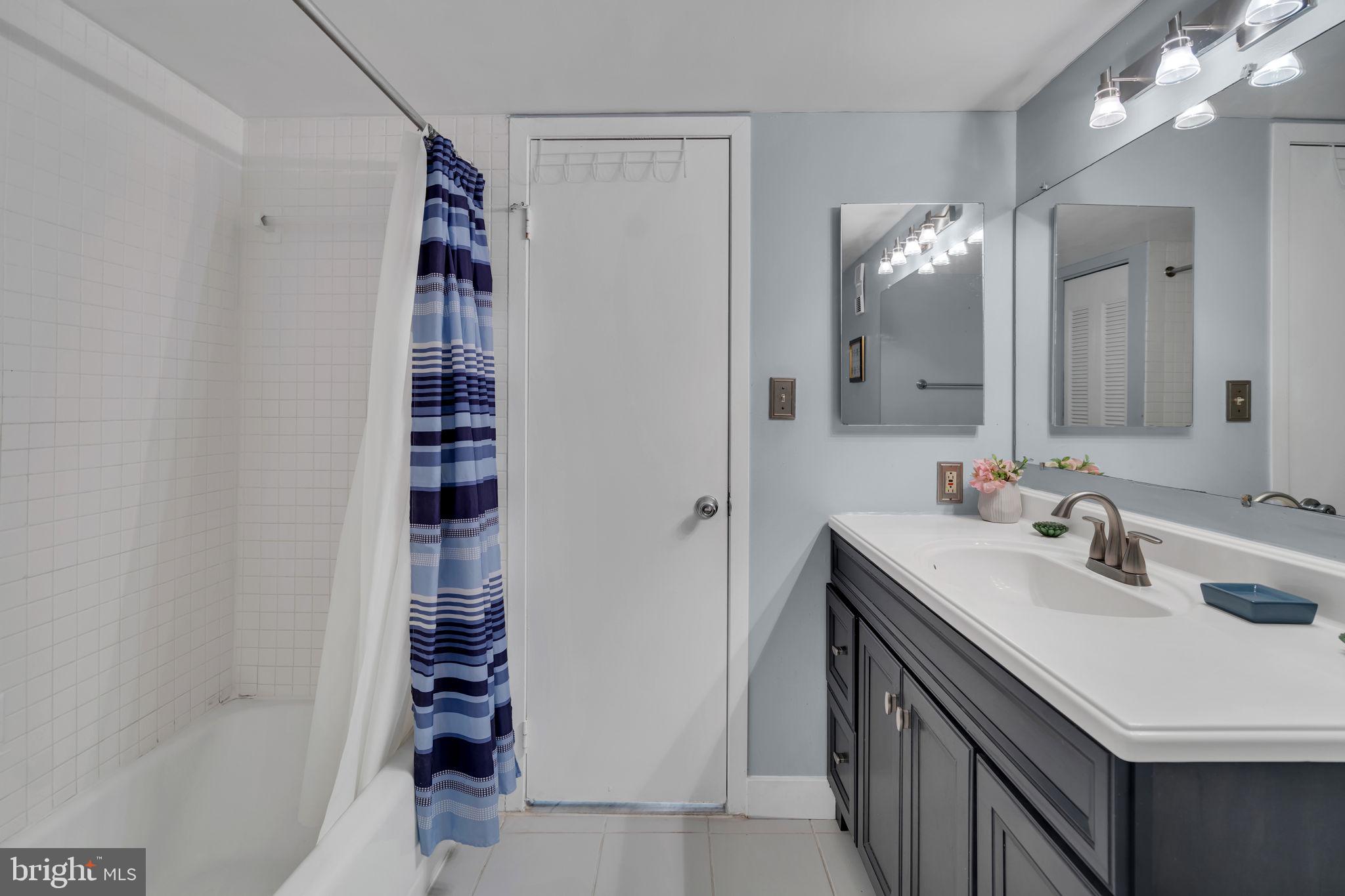 SKYLINE HOUSE - Residential