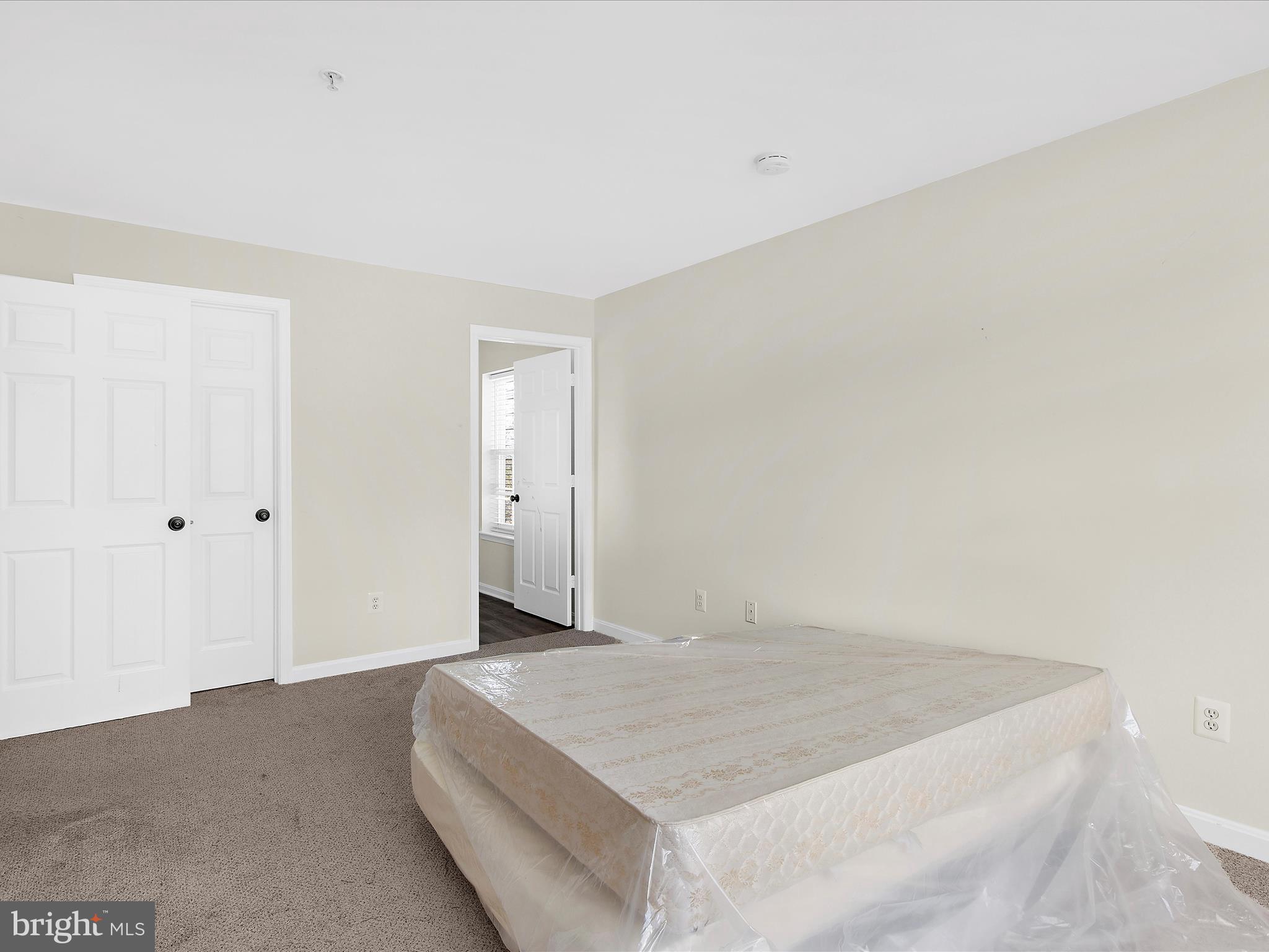 CROMWELL FOUNTAIN - Residential