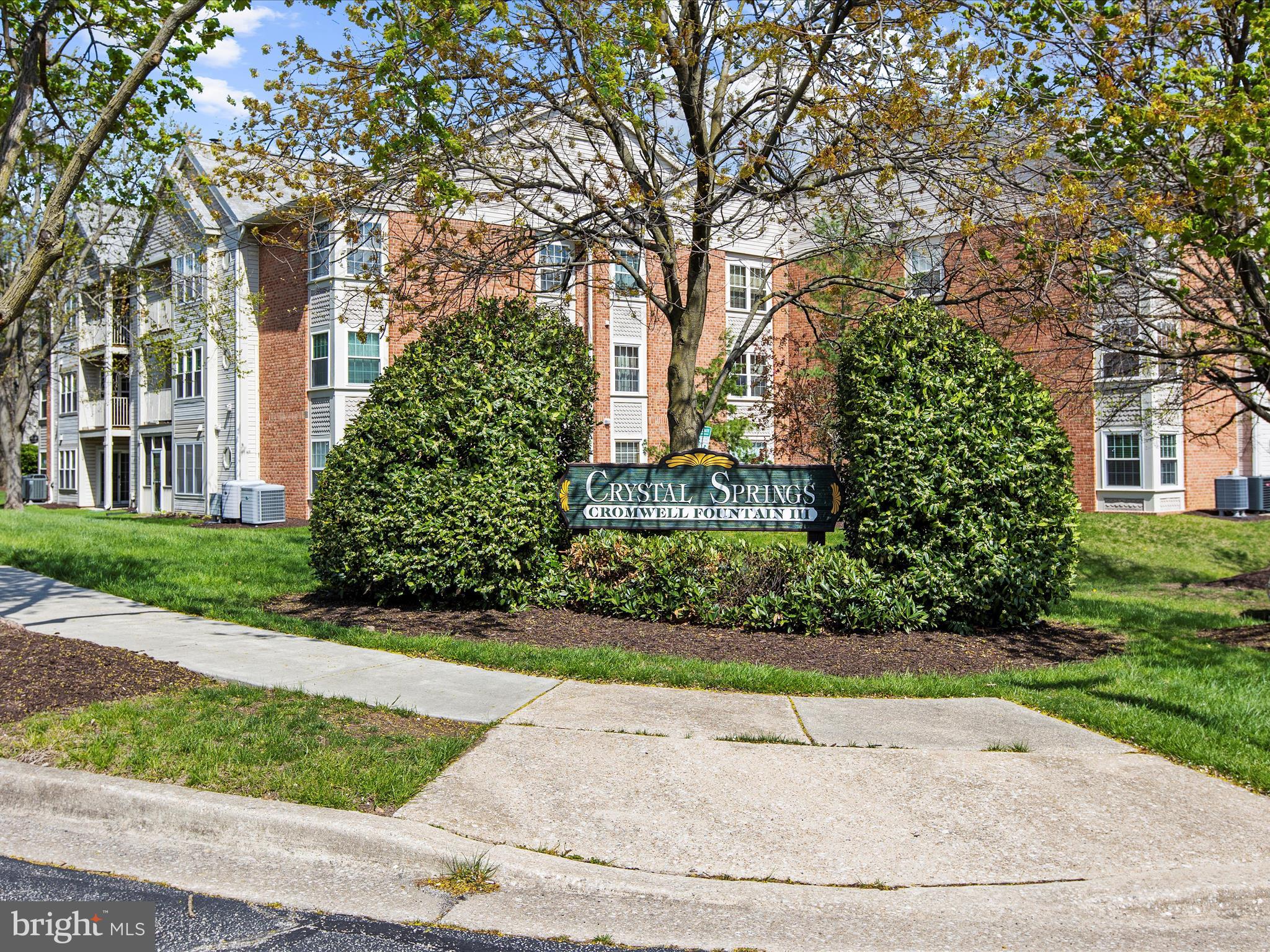 CROMWELL FOUNTAIN - Residential