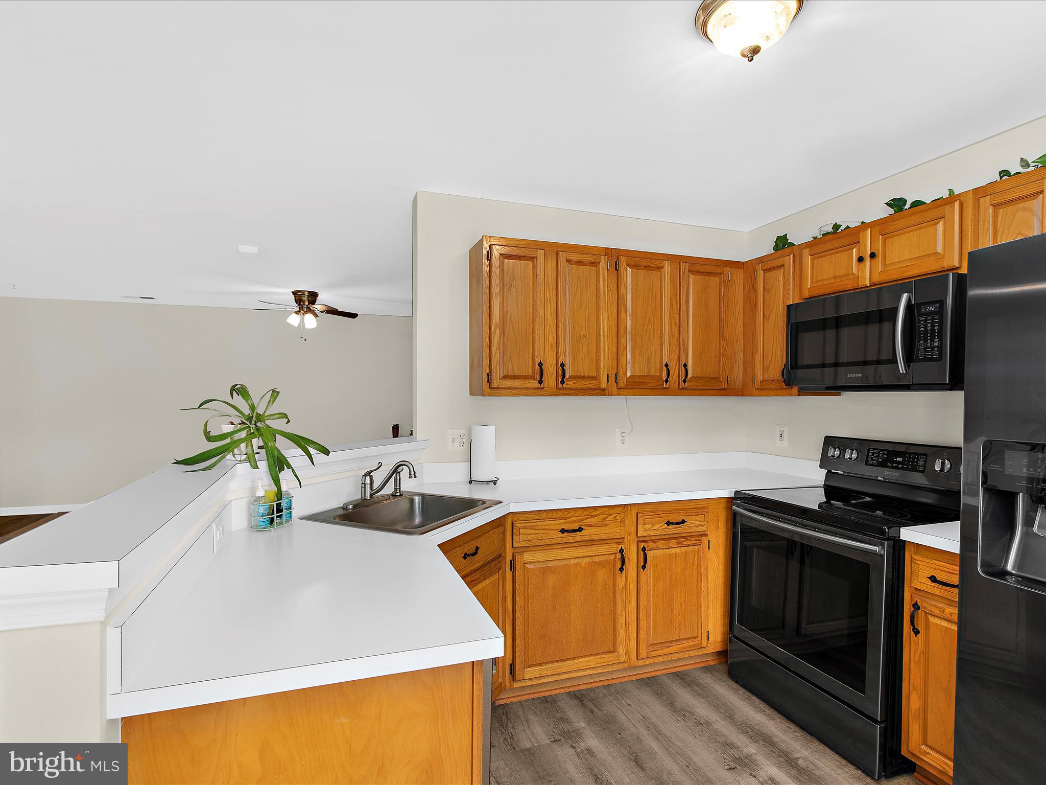 CROMWELL FOUNTAIN - Residential