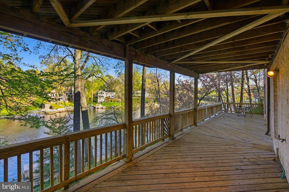 LAKE BARCROFT - Residential