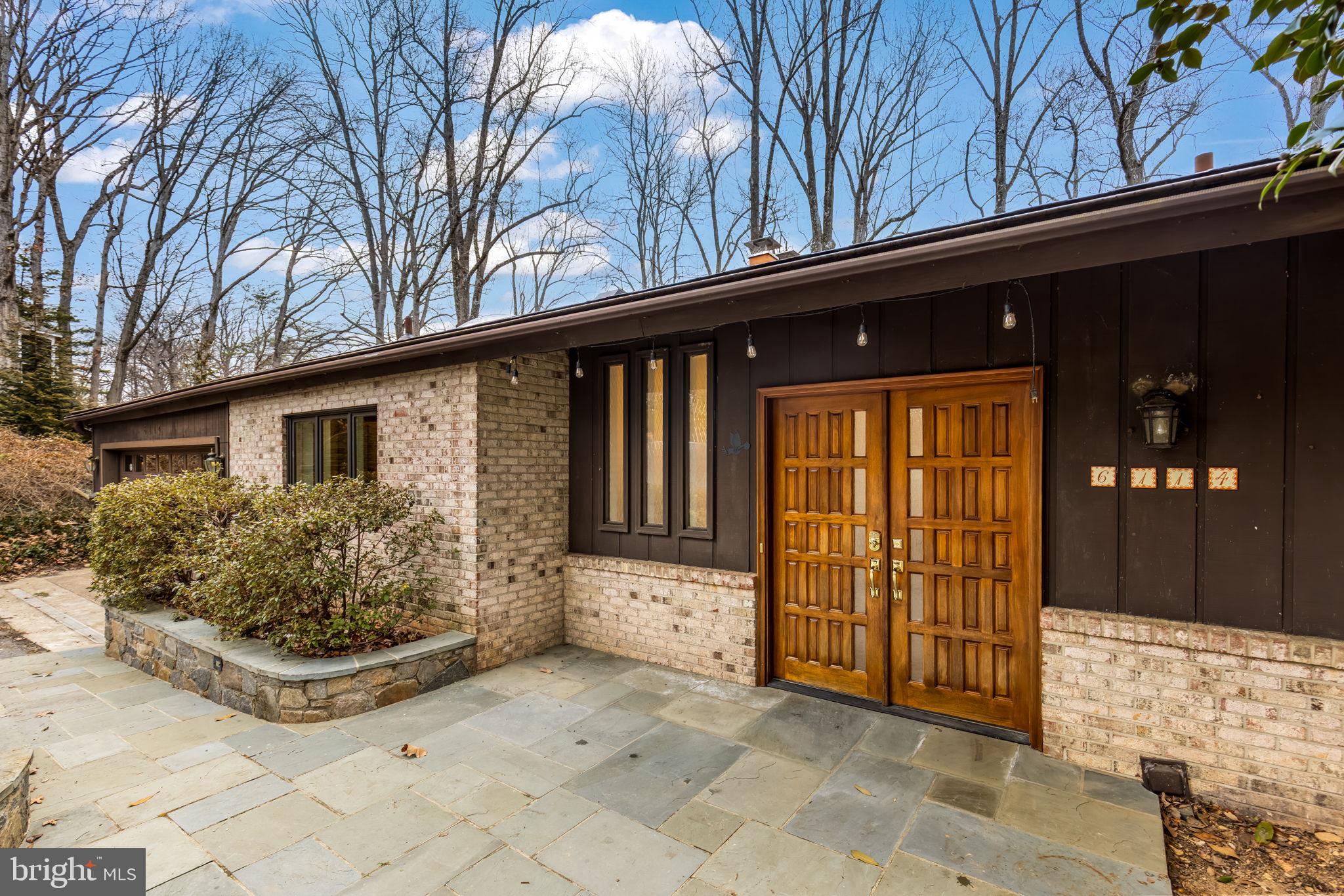 LAKE BARCROFT - Residential