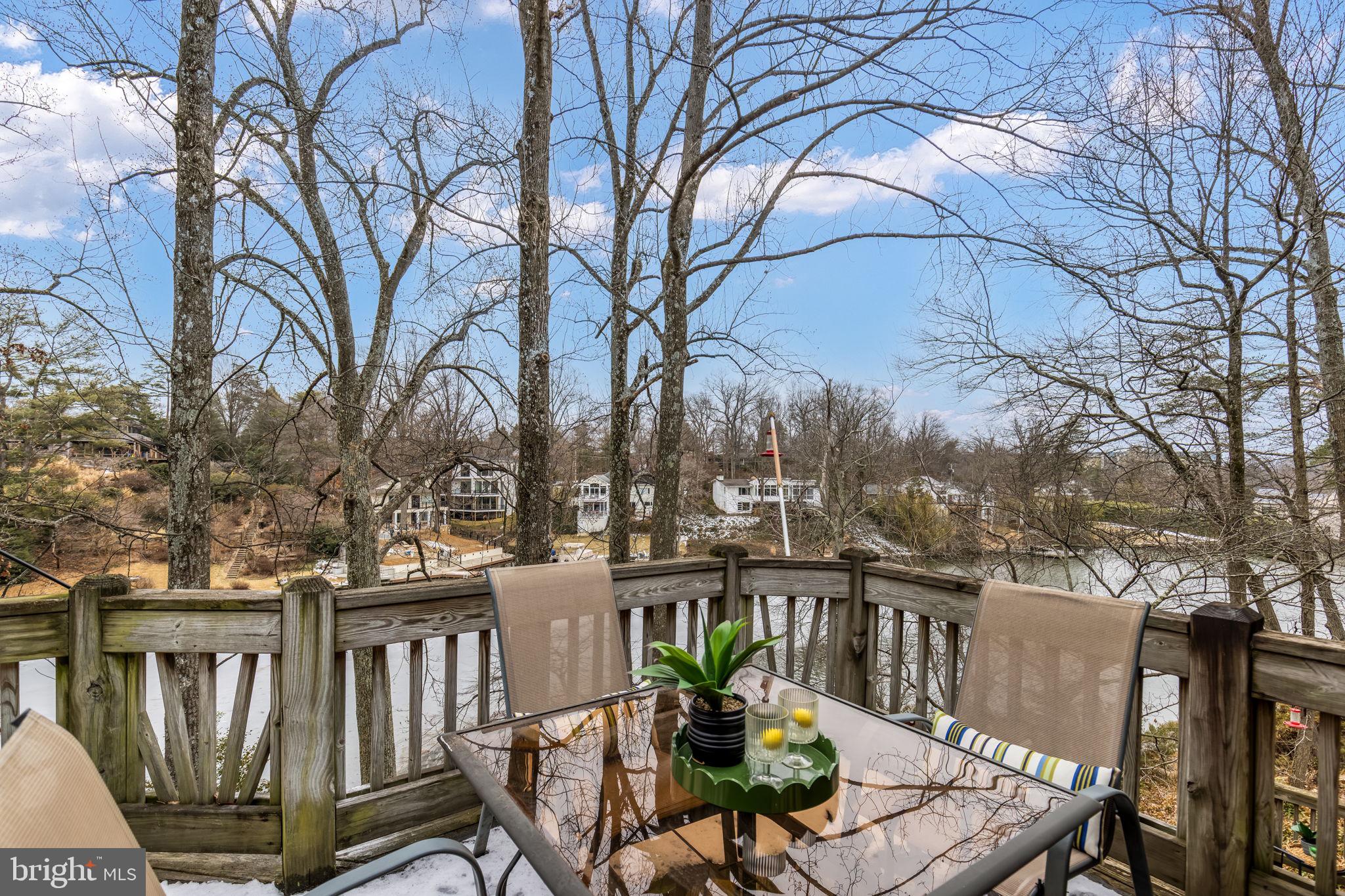 LAKE BARCROFT - Residential