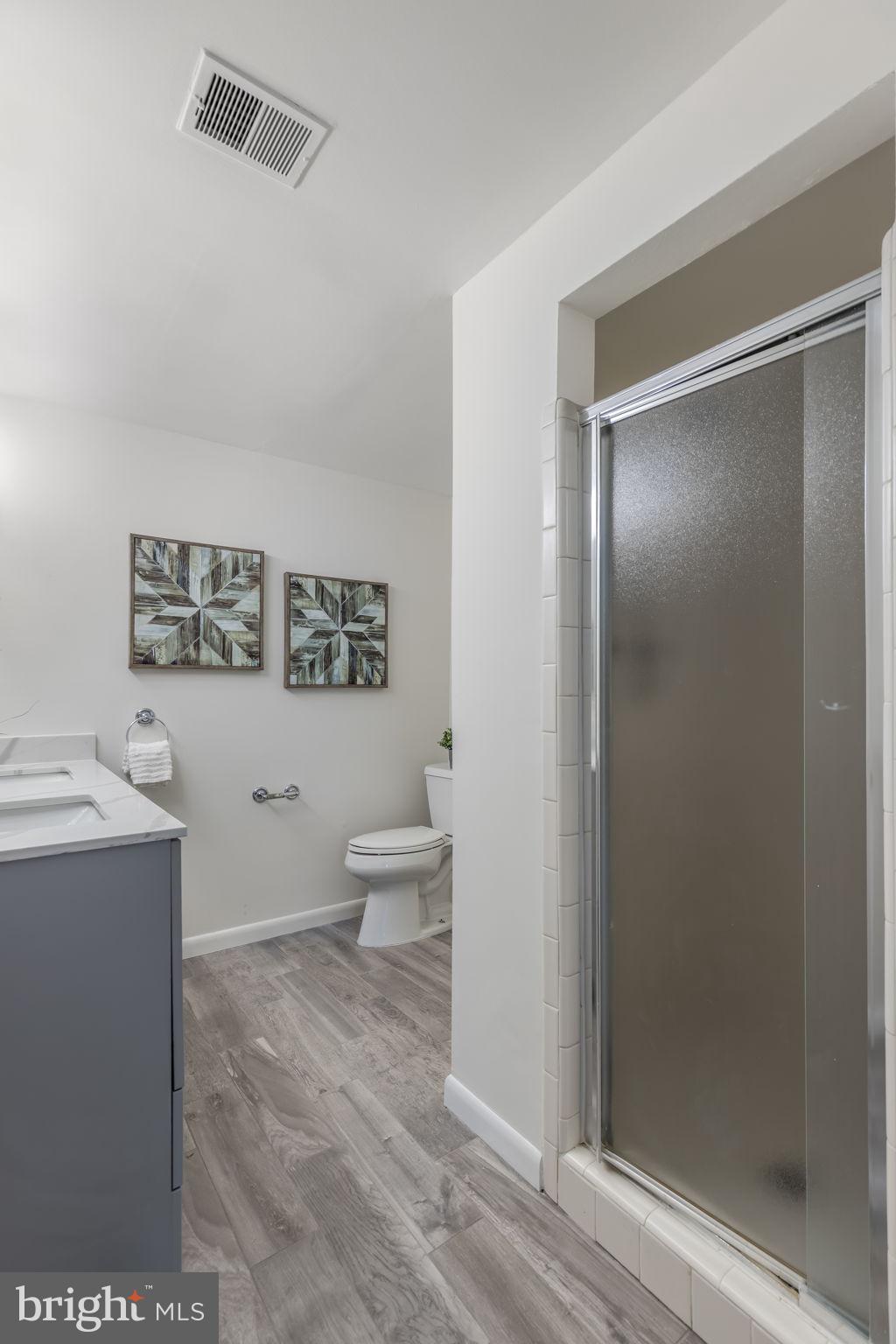 LAKE BARCROFT - Residential