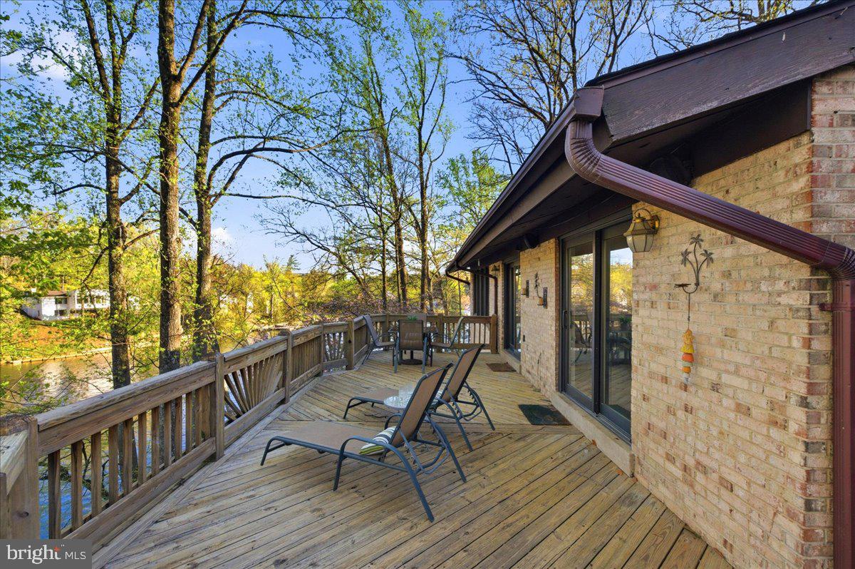 LAKE BARCROFT - Residential