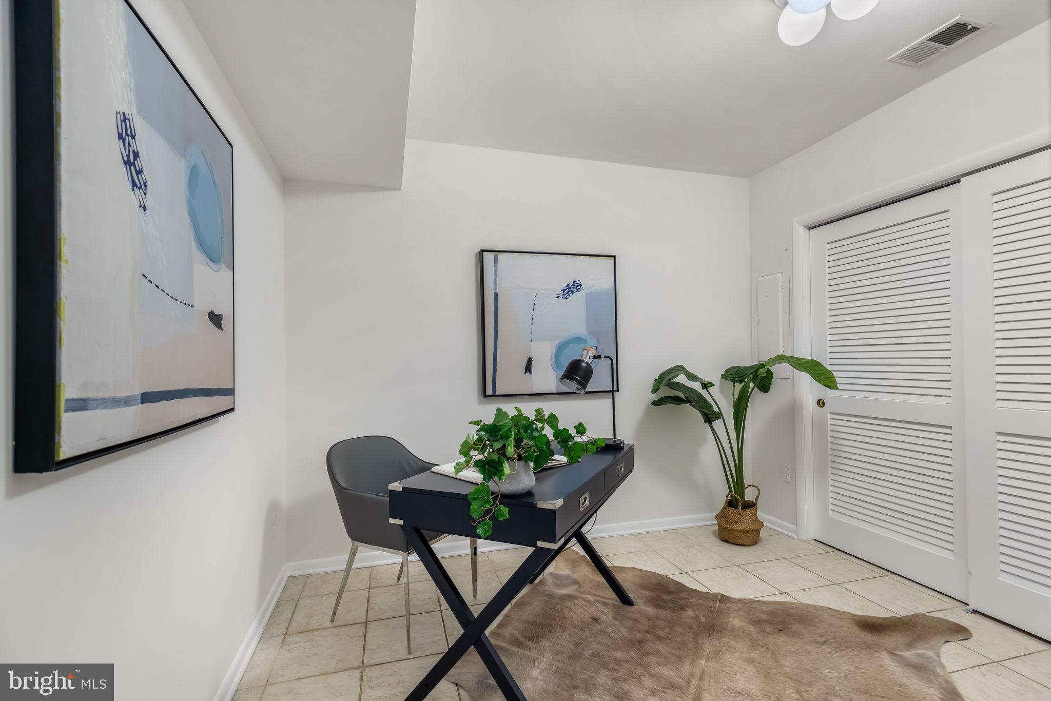 LAKE BARCROFT - Residential