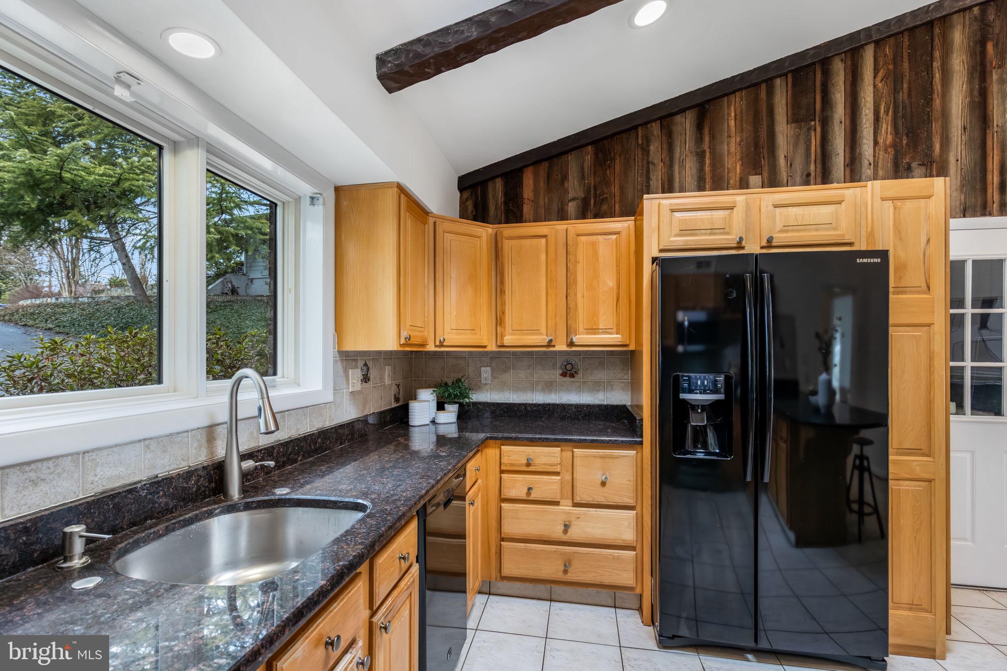 LAKE BARCROFT - Residential