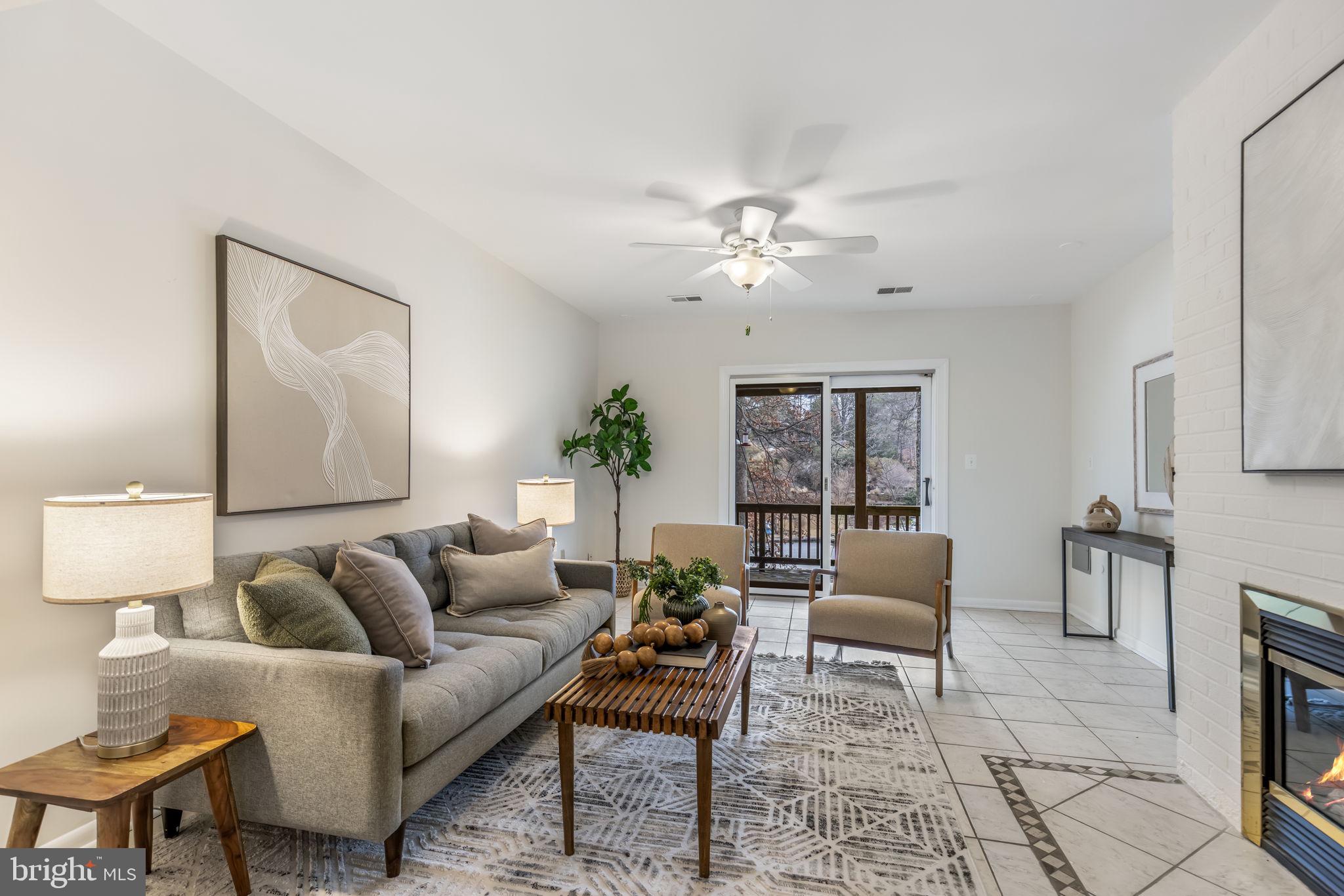 LAKE BARCROFT - Residential