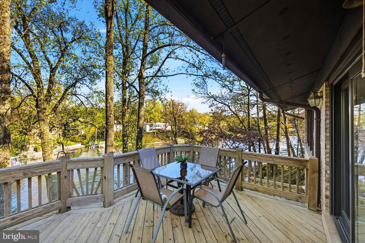 LAKE BARCROFT - Residential