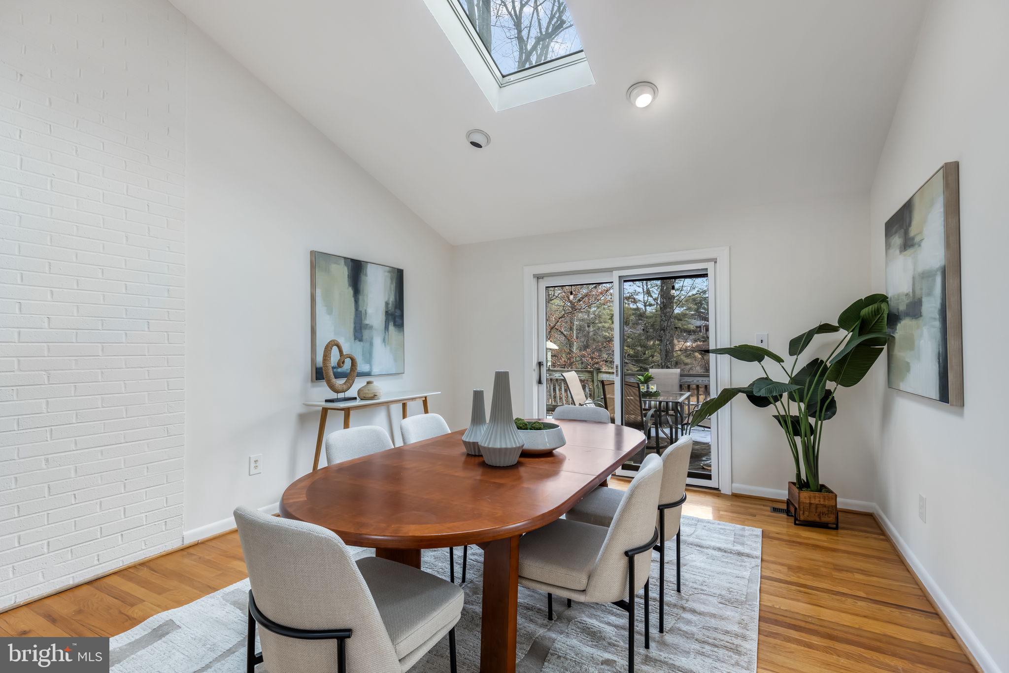 LAKE BARCROFT - Residential