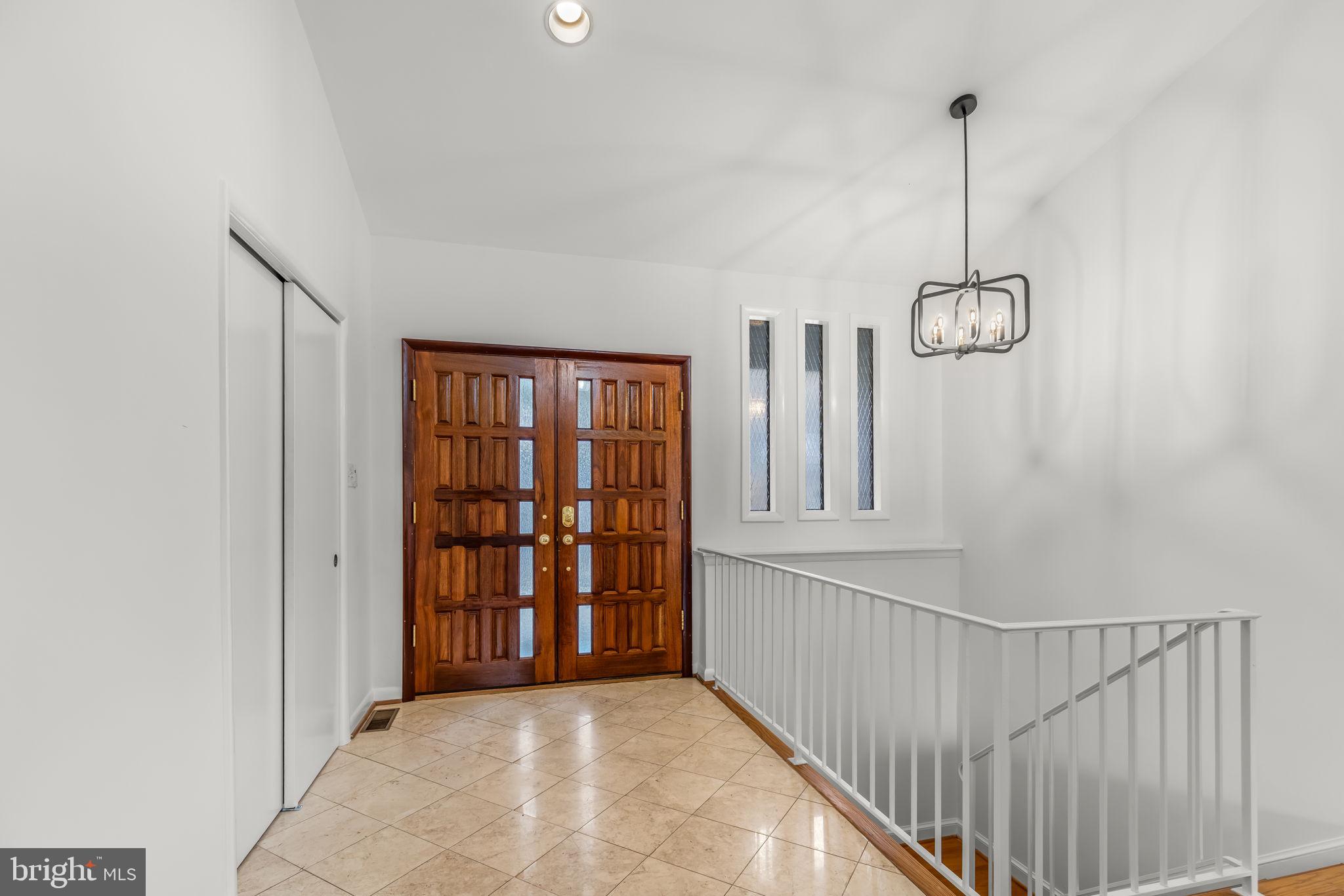 LAKE BARCROFT - Residential