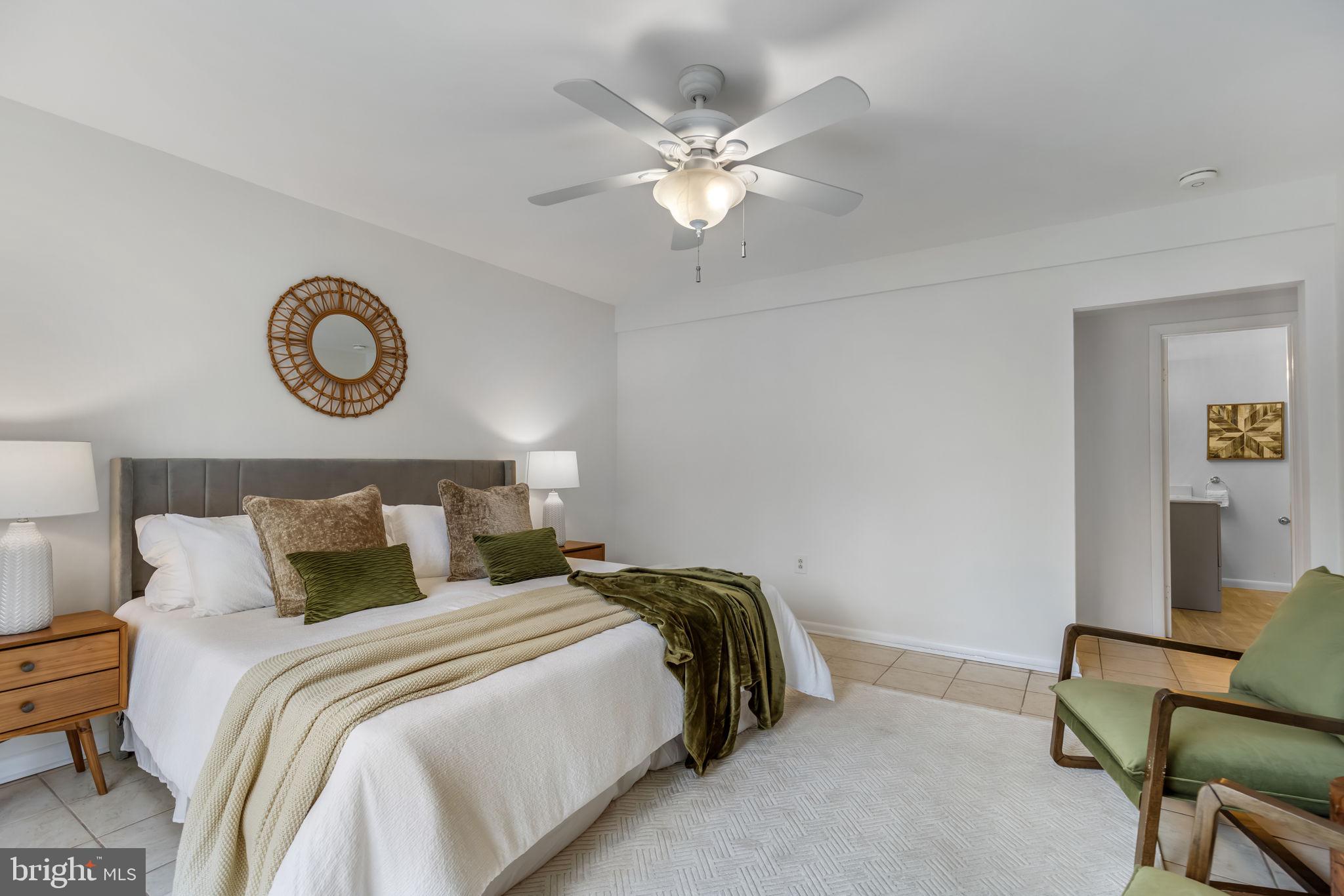 LAKE BARCROFT - Residential