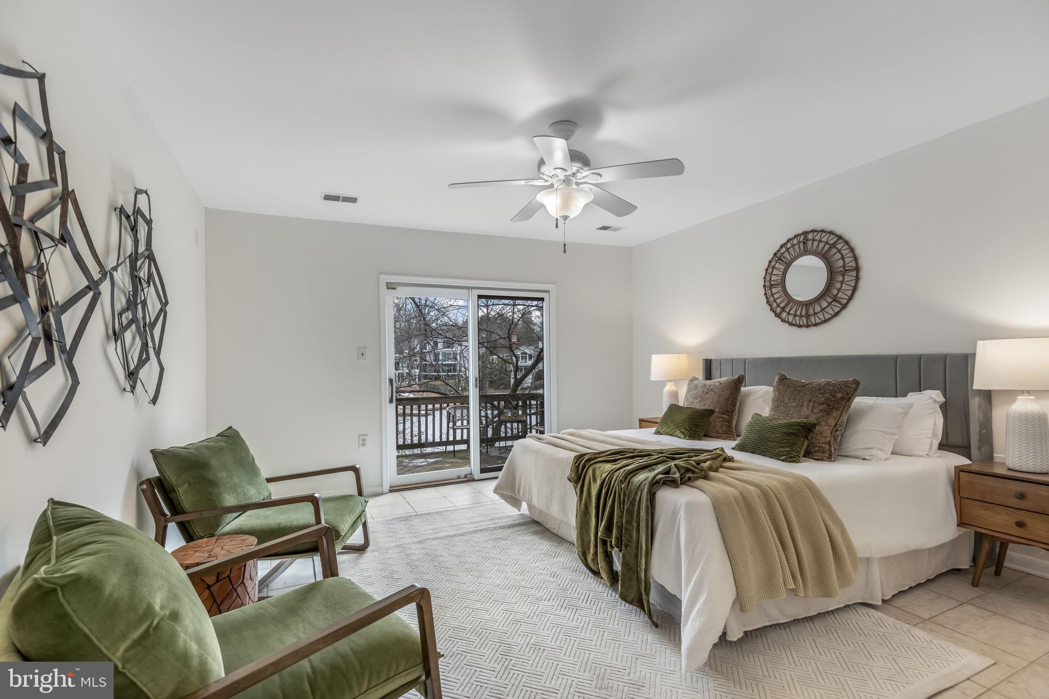 LAKE BARCROFT - Residential