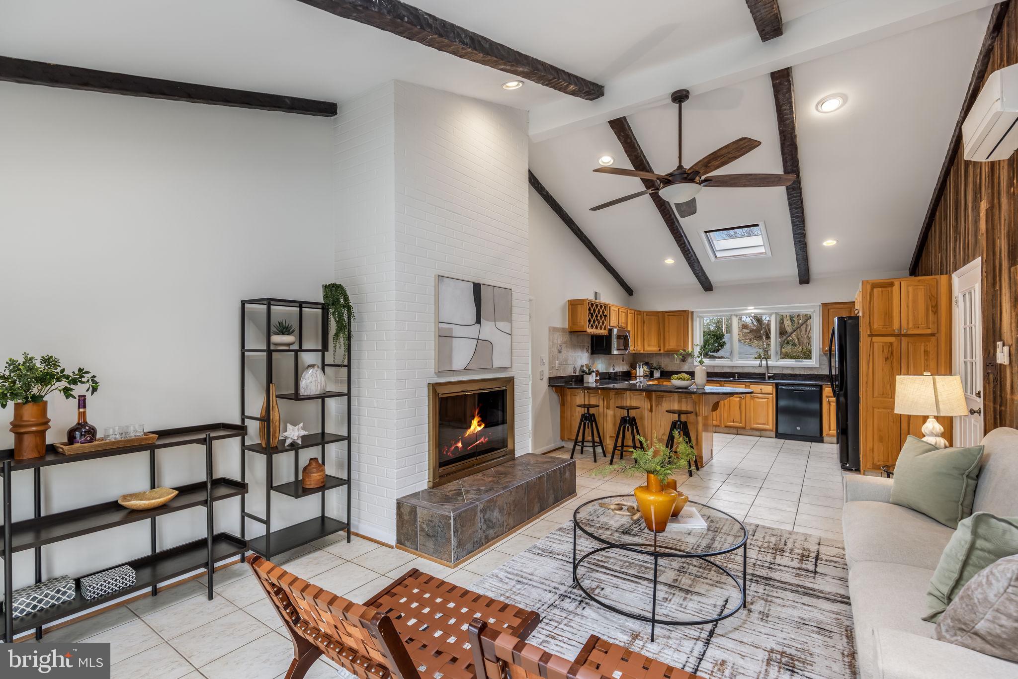 LAKE BARCROFT - Residential