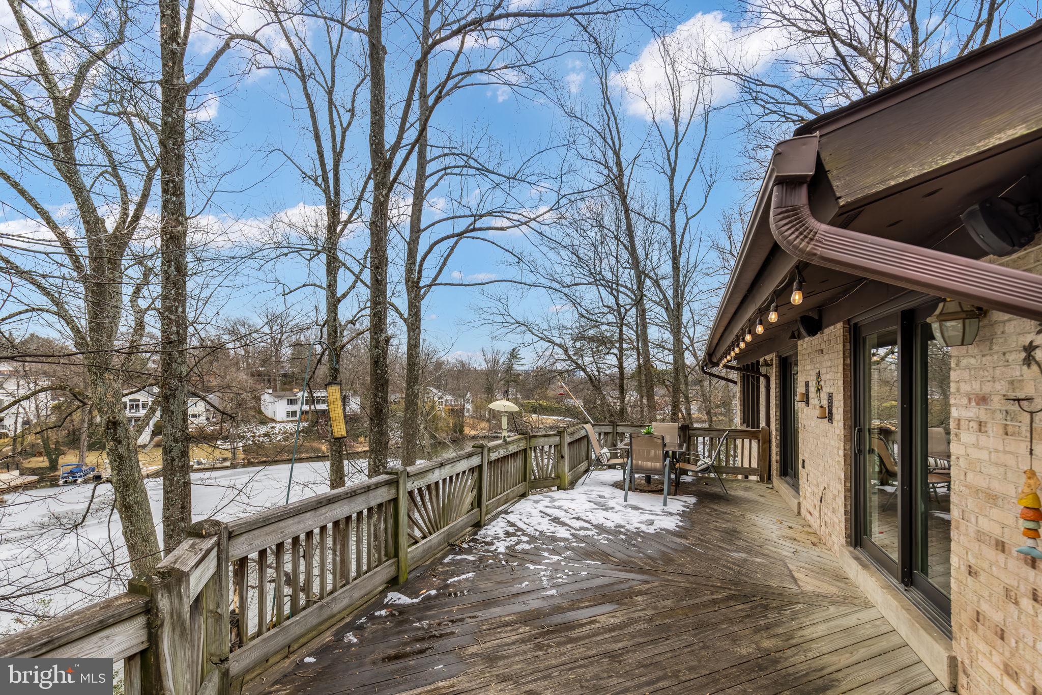 LAKE BARCROFT - Residential