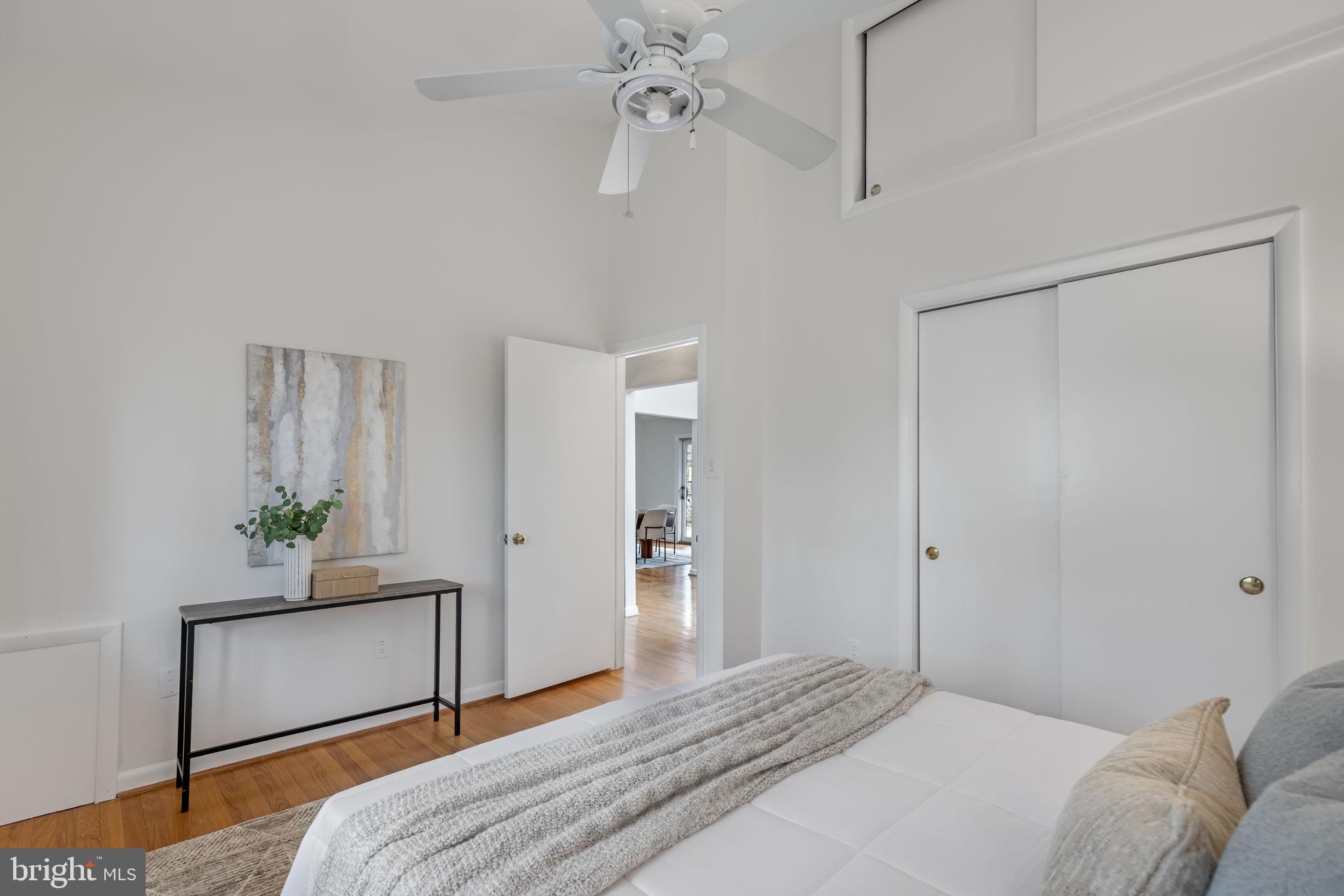 LAKE BARCROFT - Residential