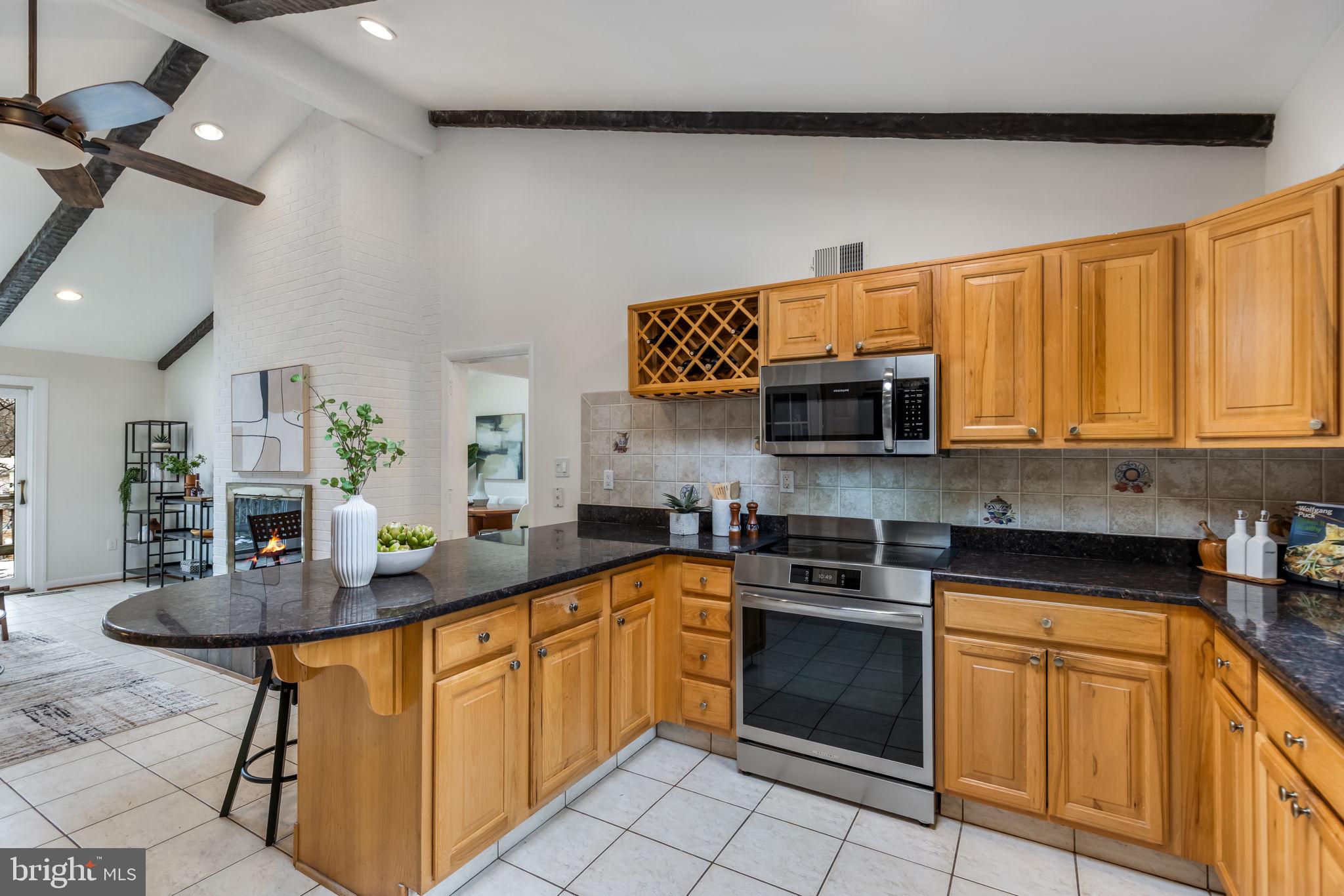 LAKE BARCROFT - Residential