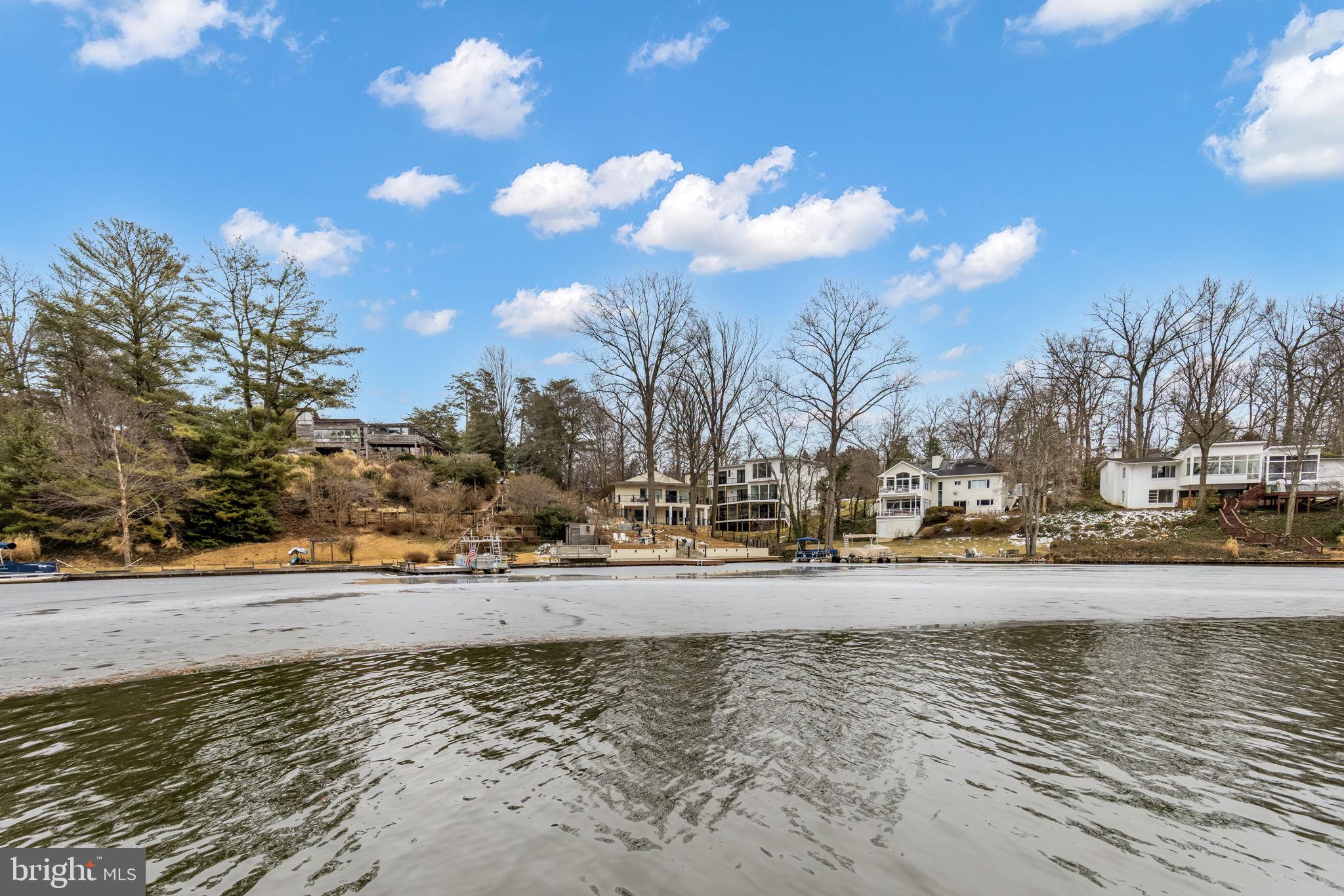 LAKE BARCROFT - Residential