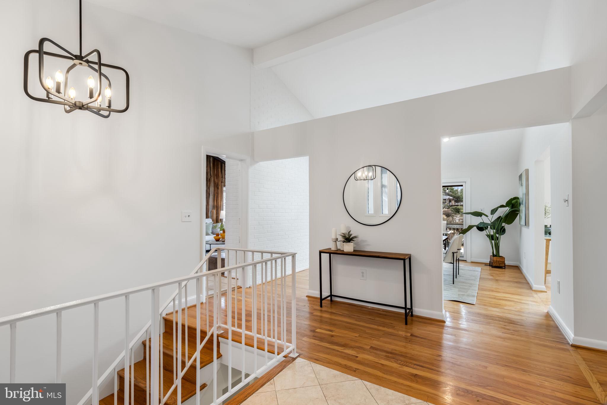 LAKE BARCROFT - Residential