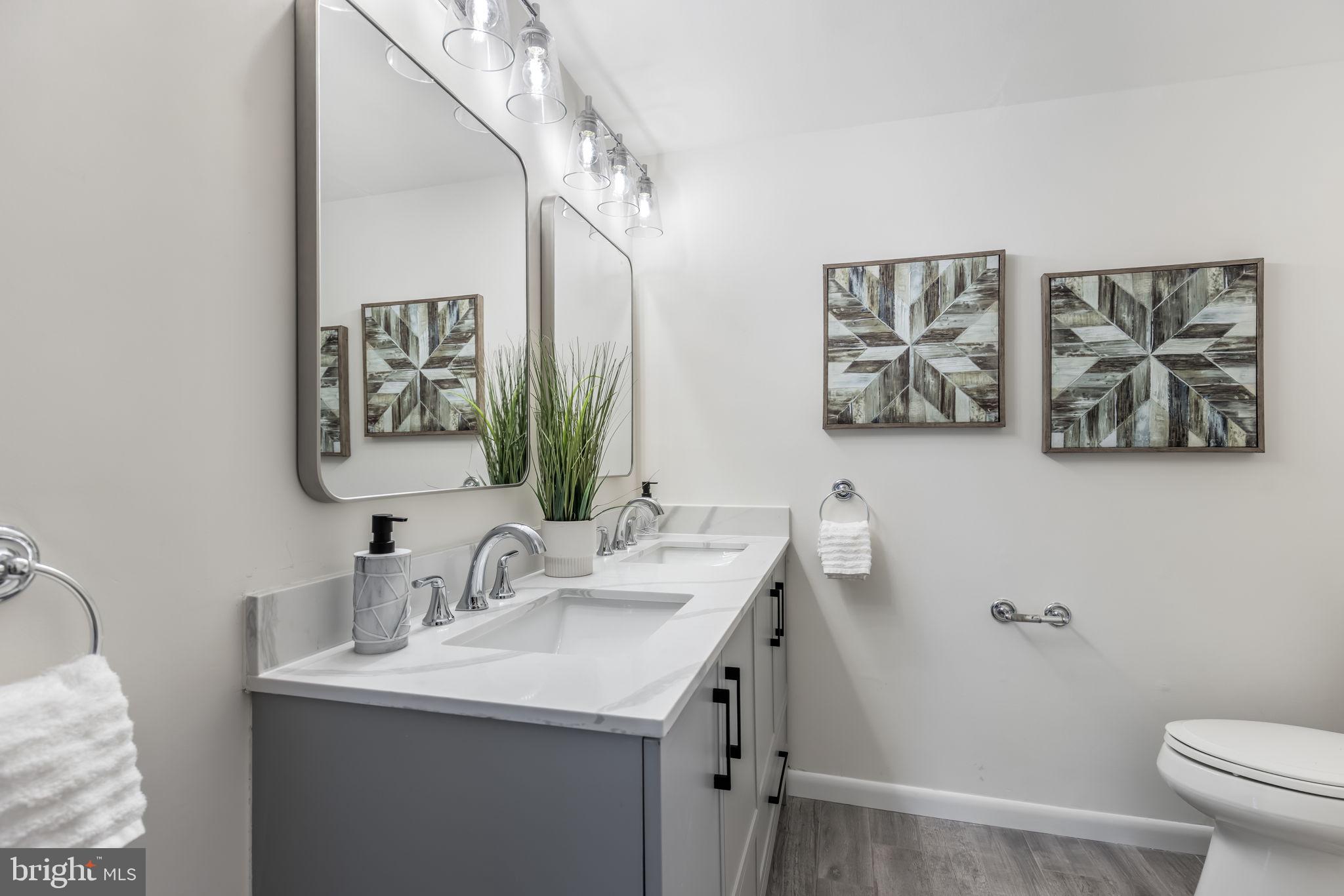 LAKE BARCROFT - Residential