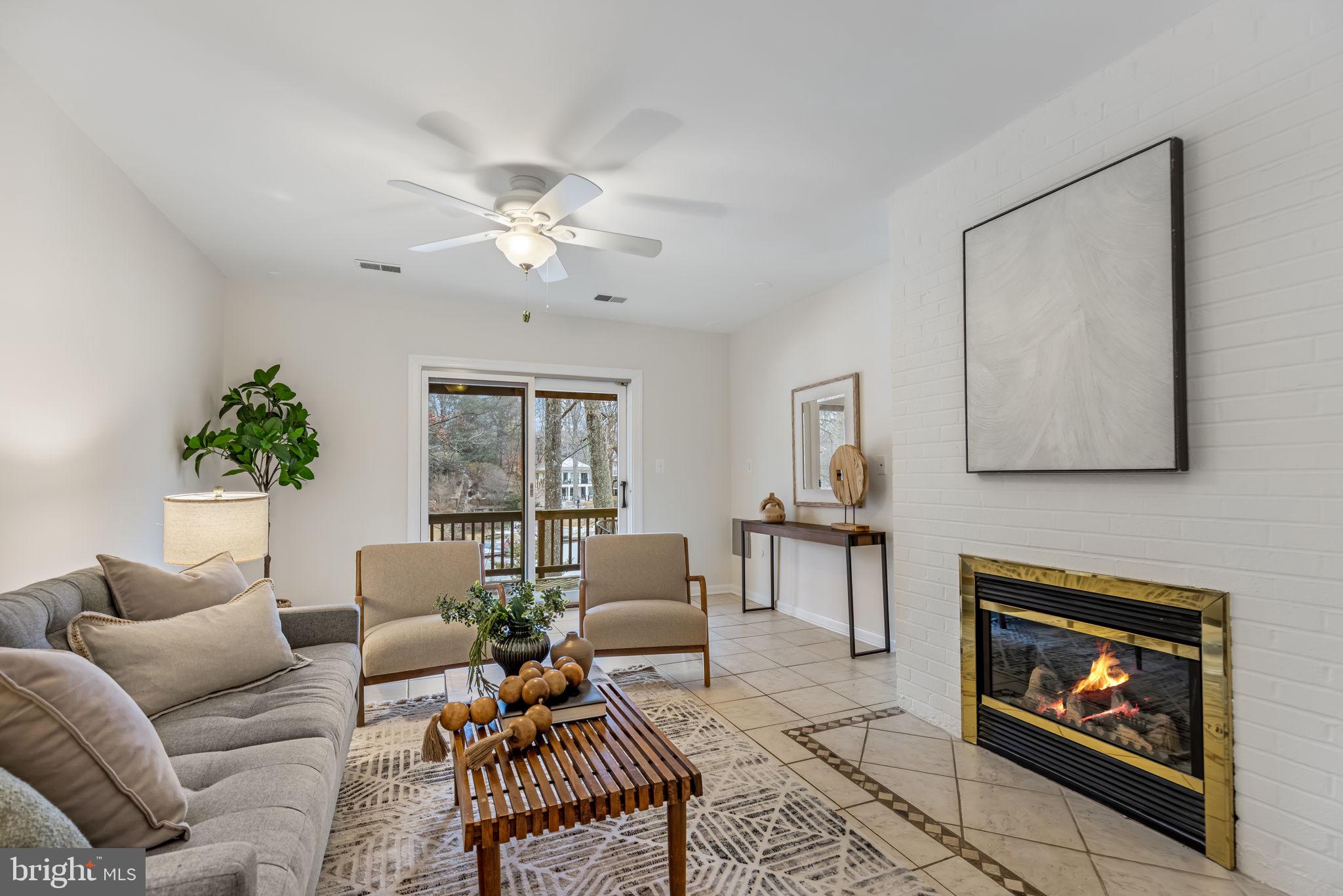 LAKE BARCROFT - Residential