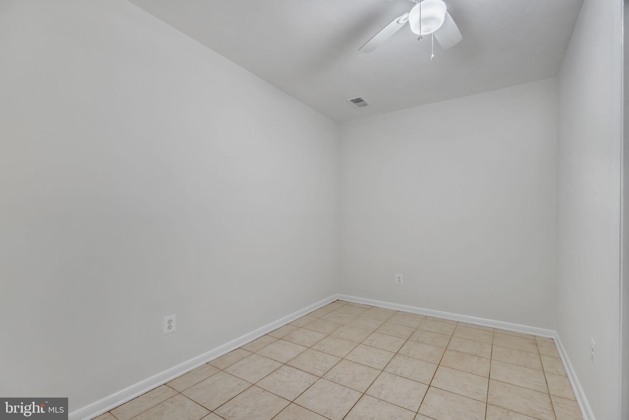 LAKE BARCROFT - Residential