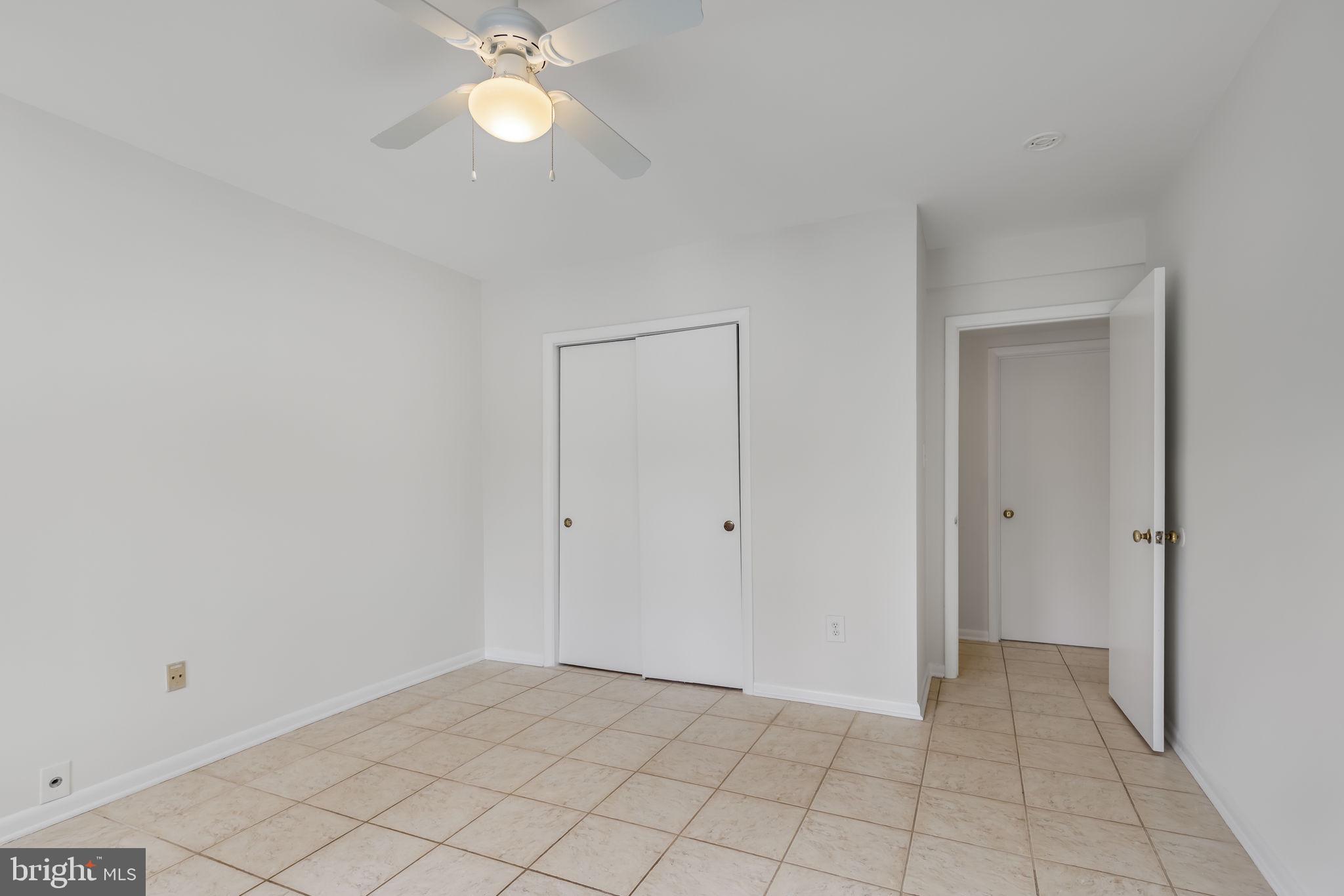 LAKE BARCROFT - Residential