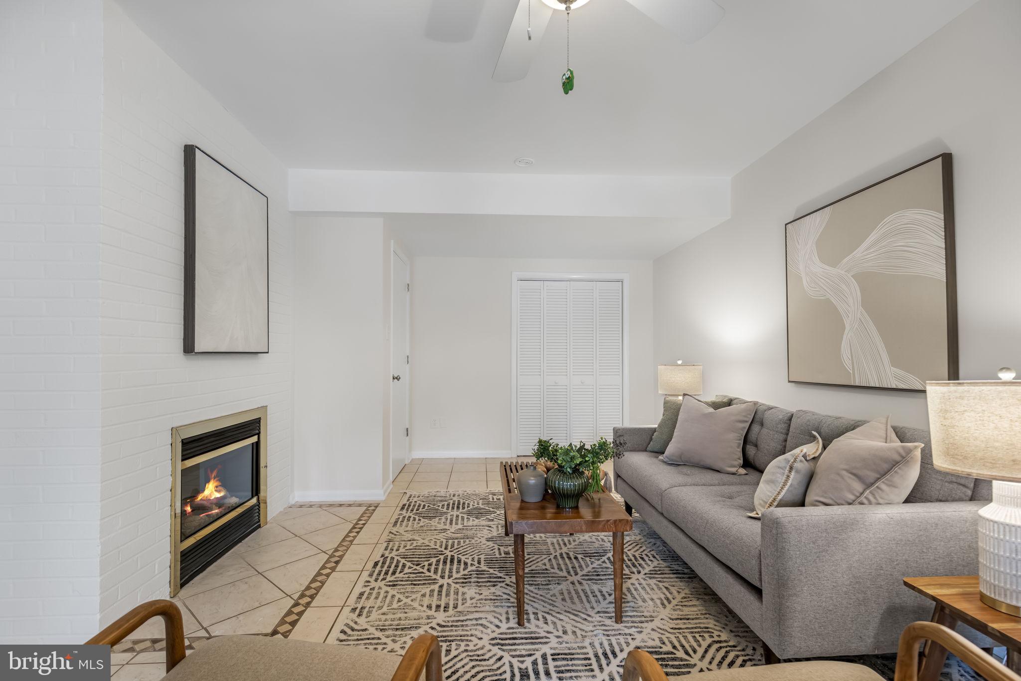 LAKE BARCROFT - Residential