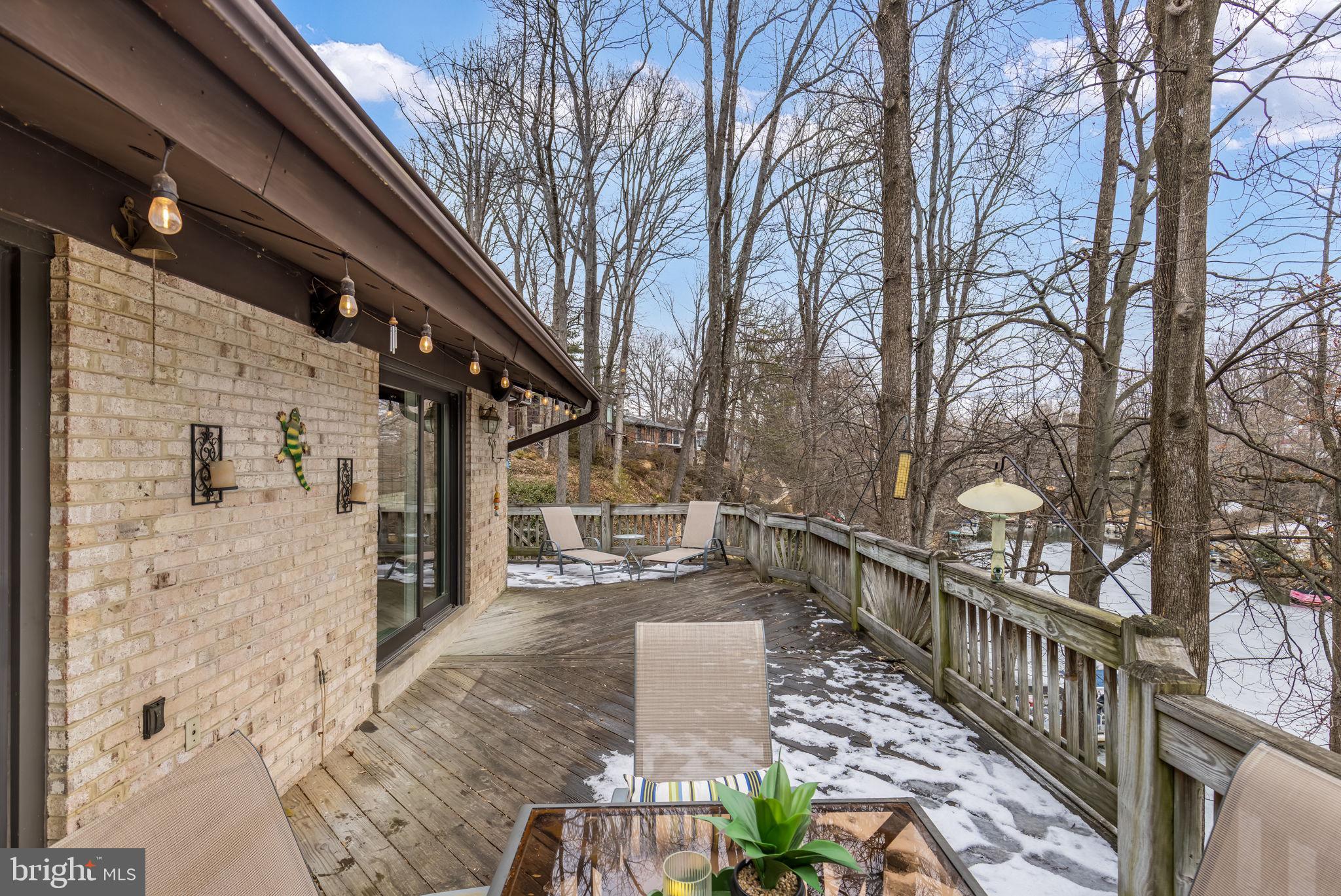 LAKE BARCROFT - Residential