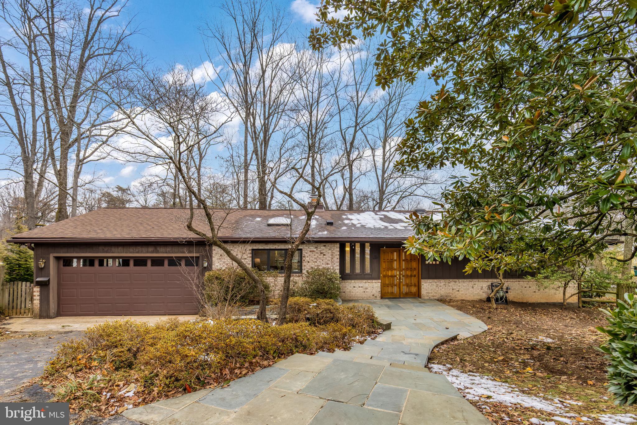 LAKE BARCROFT - Residential