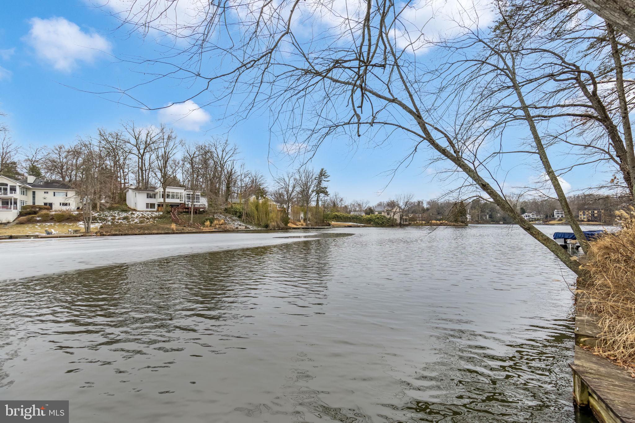 LAKE BARCROFT - Residential