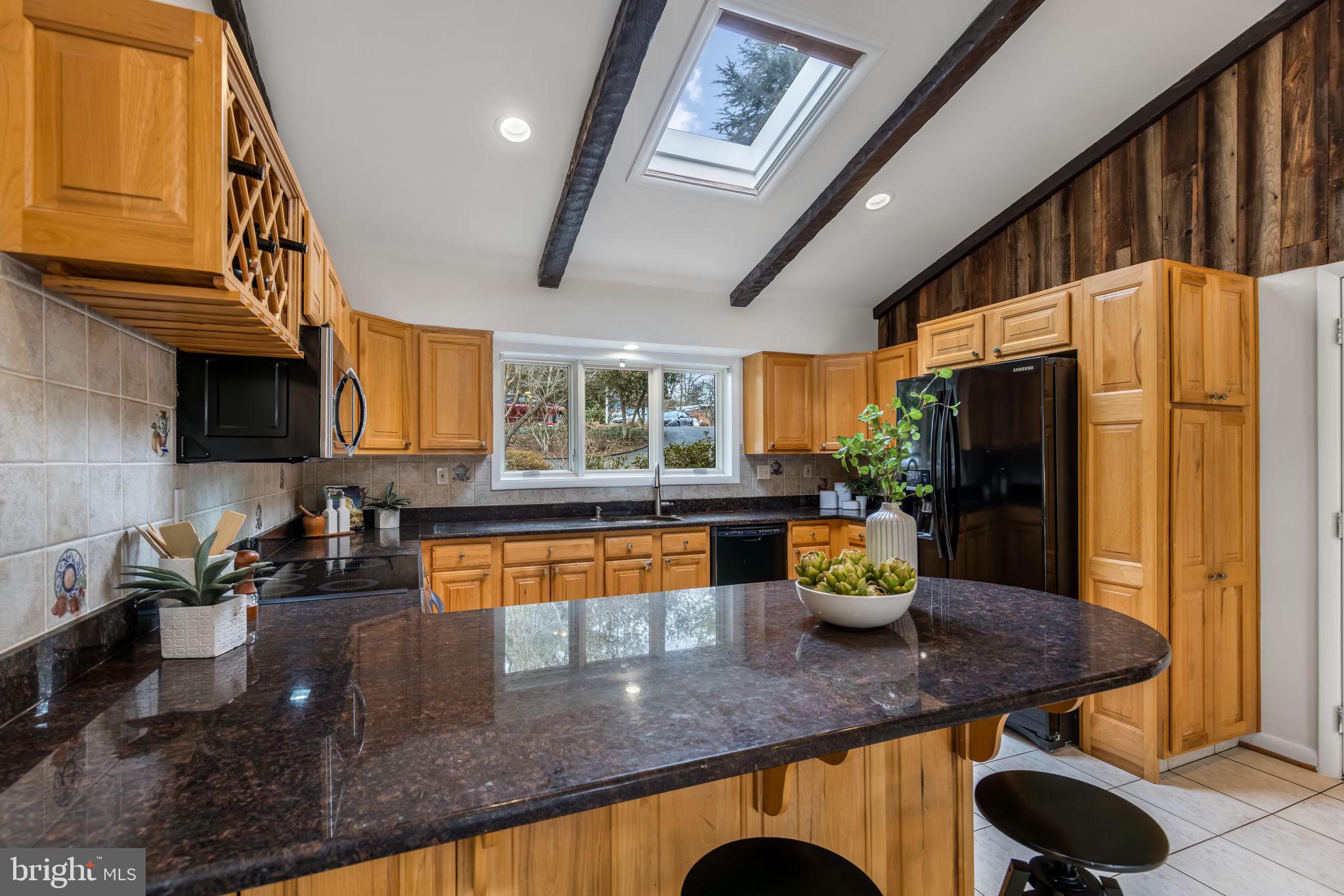 LAKE BARCROFT - Residential