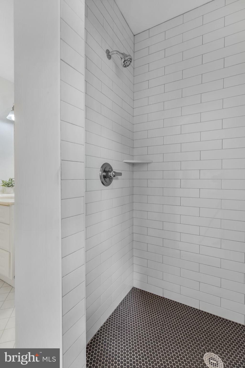 LAKE BARCROFT - Residential