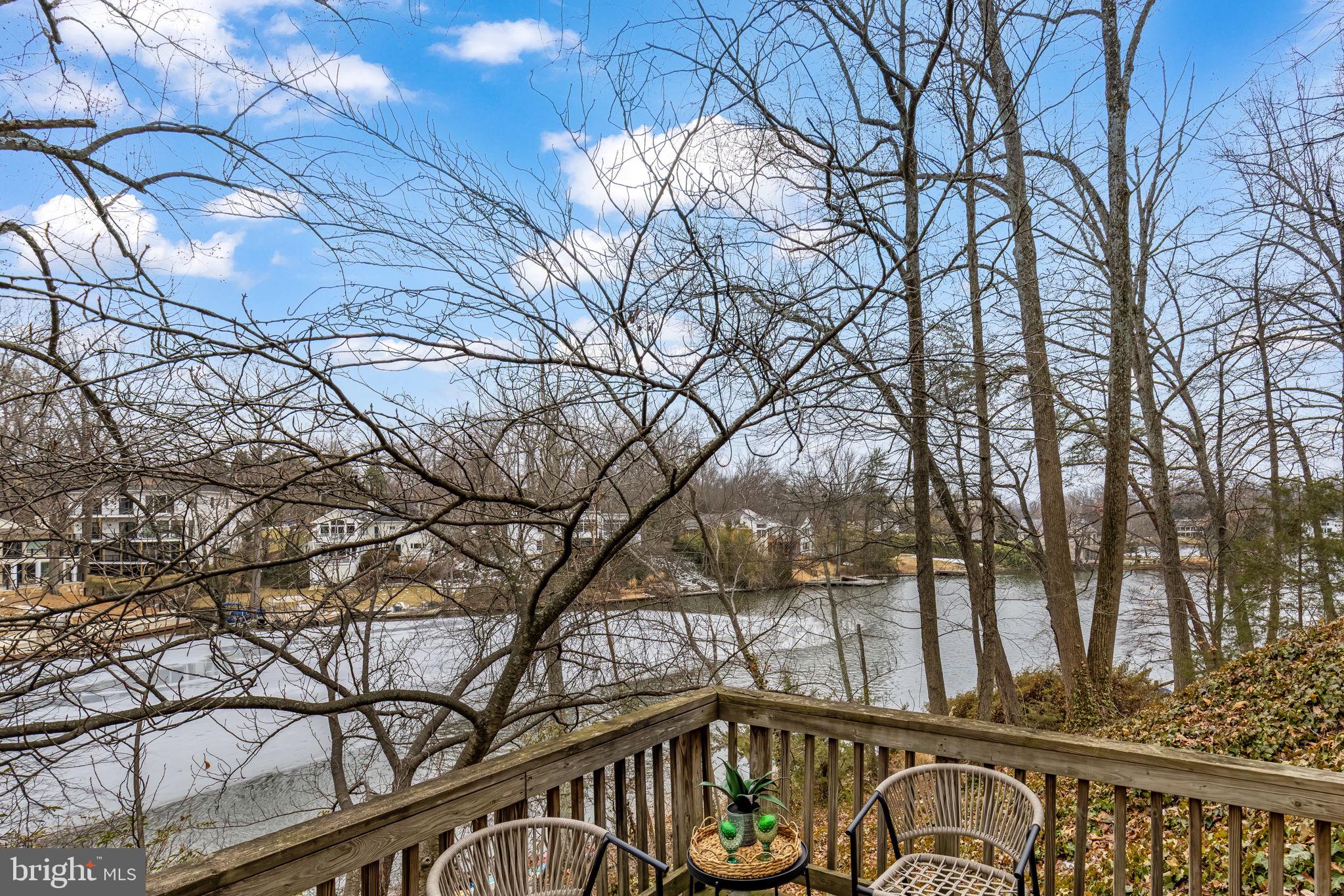 LAKE BARCROFT - Residential