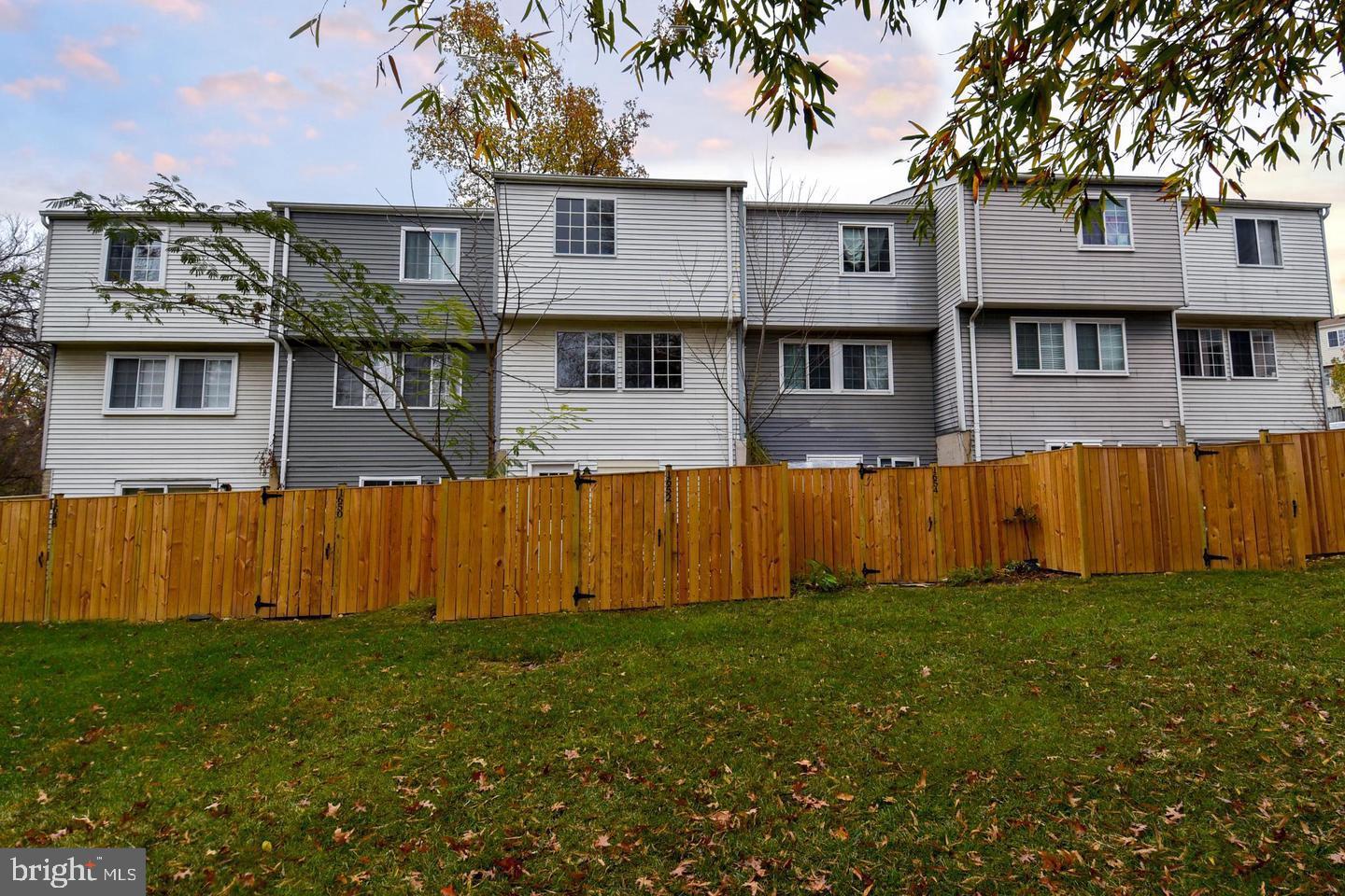 DEVILS REACH CONDOS - Residential