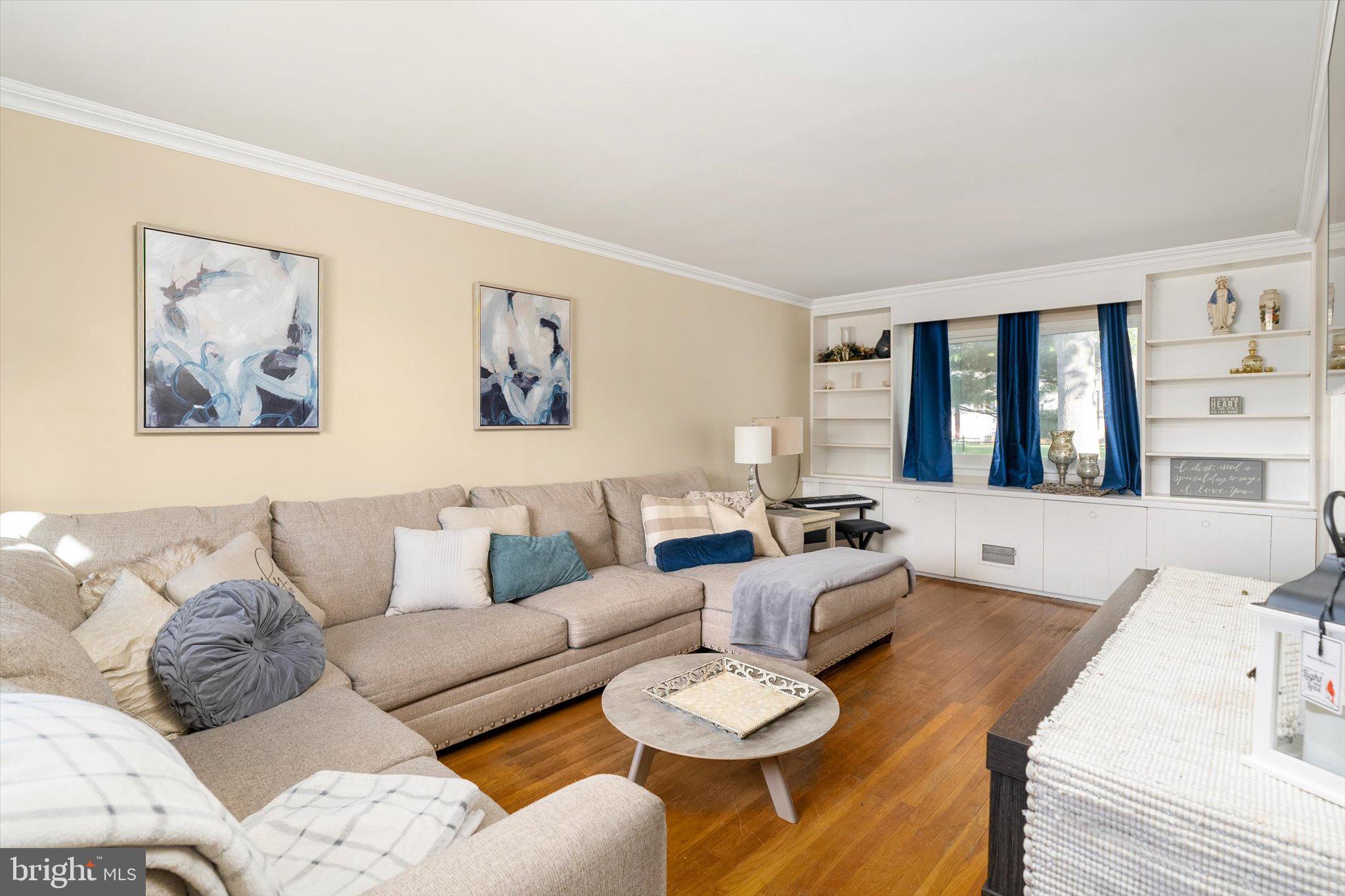28 WALT WHITMAN WAY