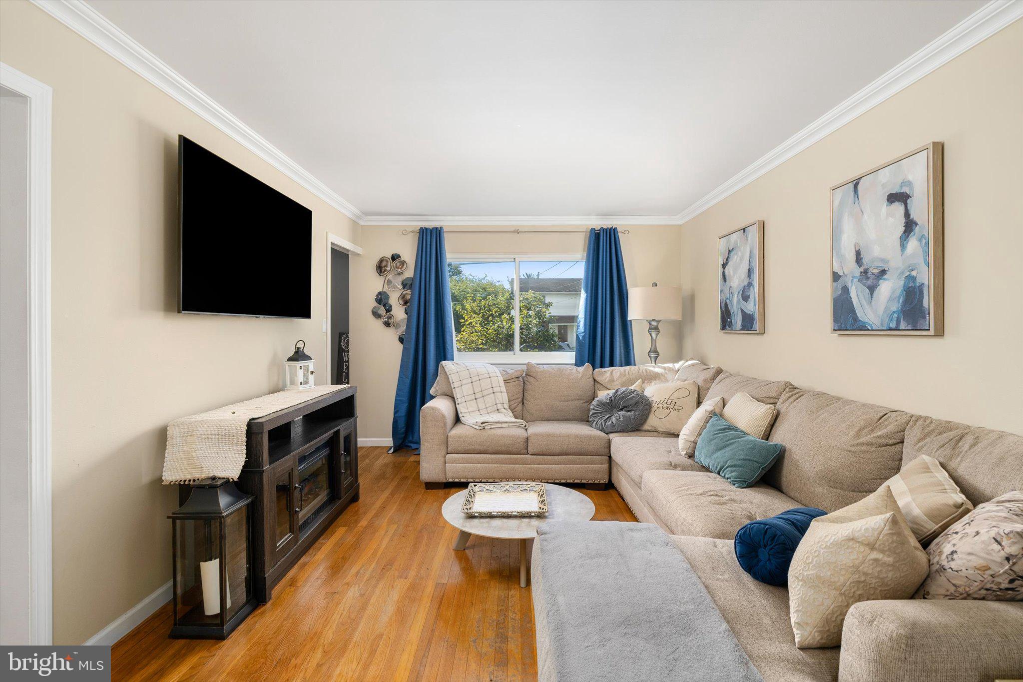 28 WALT WHITMAN WAY