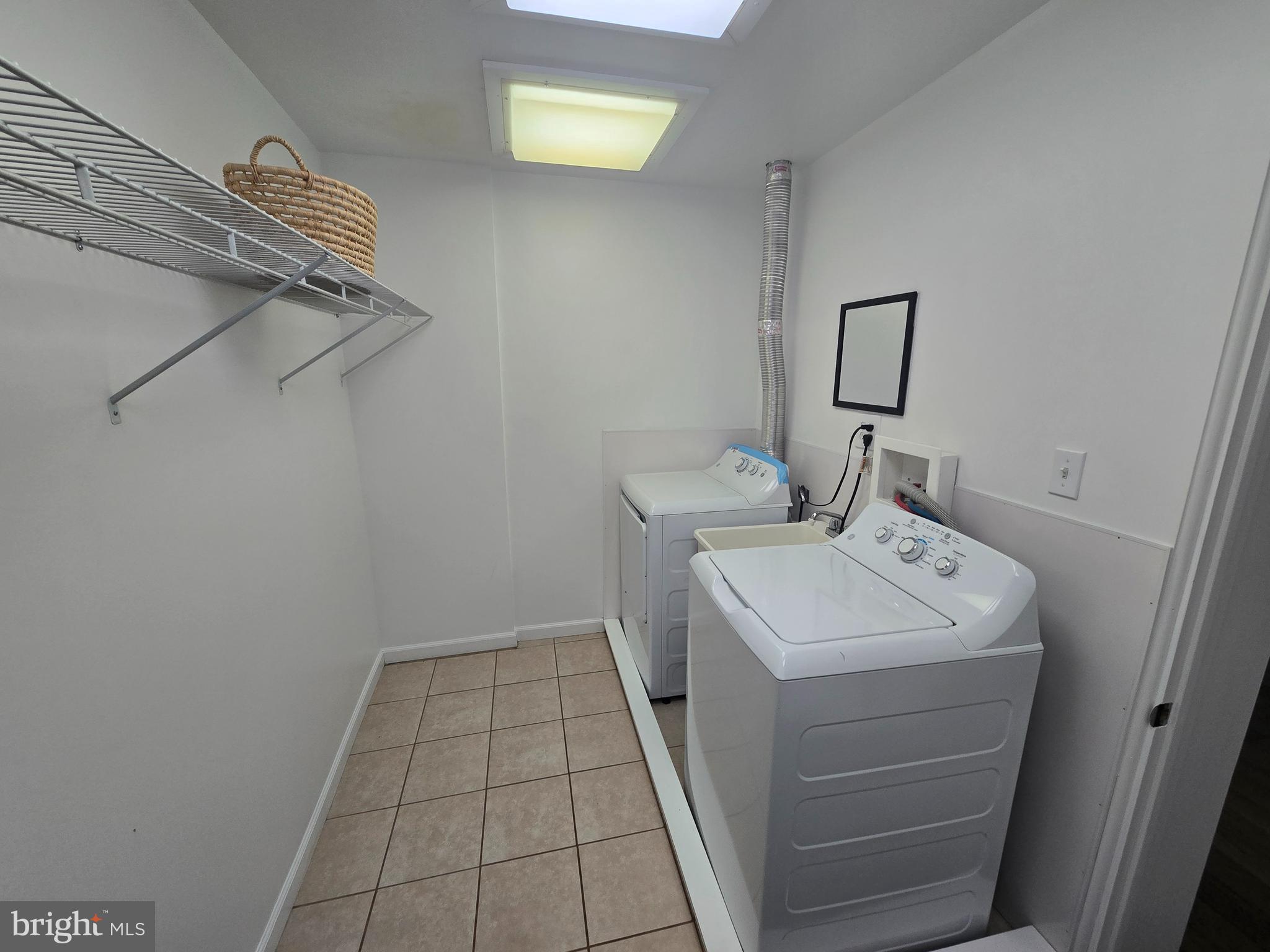 QUEEN VILLAGE - Residential Lease