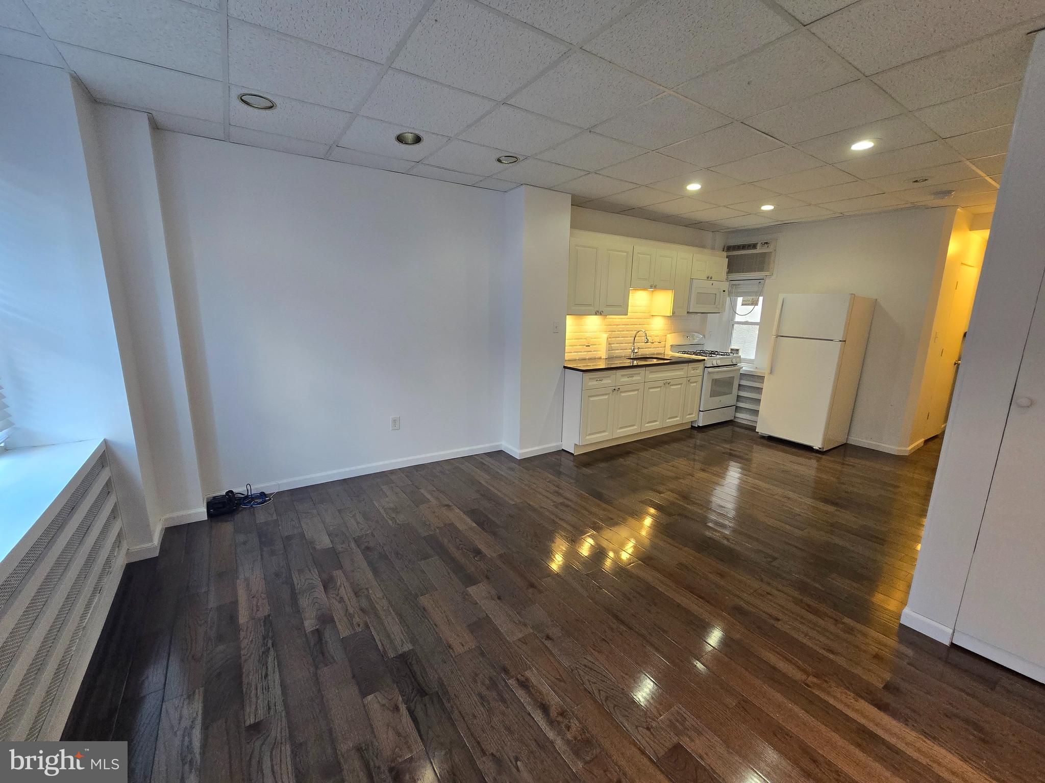 QUEEN VILLAGE - Residential Lease