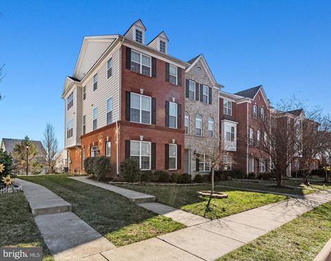 Townhouse For Sale - 43151 Whelplehill Terrace<br/> ASHBURN, VA 20148