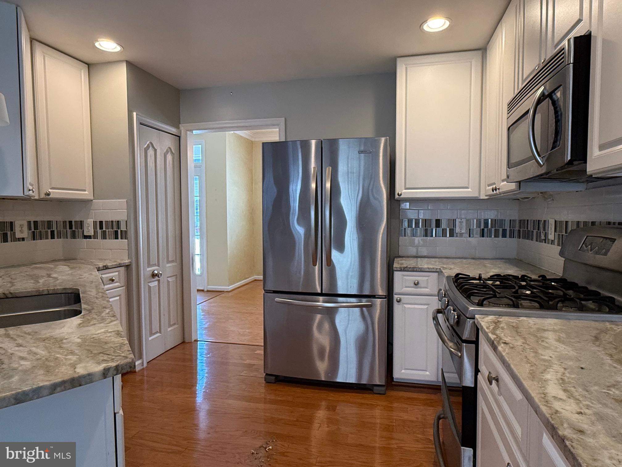 EASTON CLUB - Residential Lease