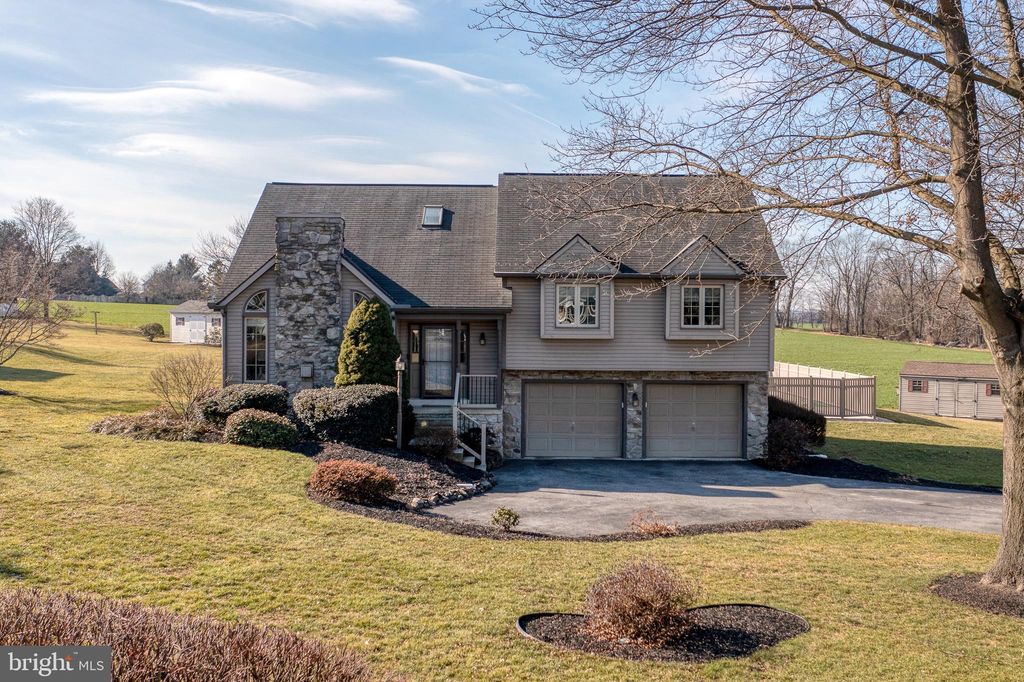 Photo of 806 UNION SCHOOL RD, MOUNT JOY, PA 17552 (MLS # PALA2030640)