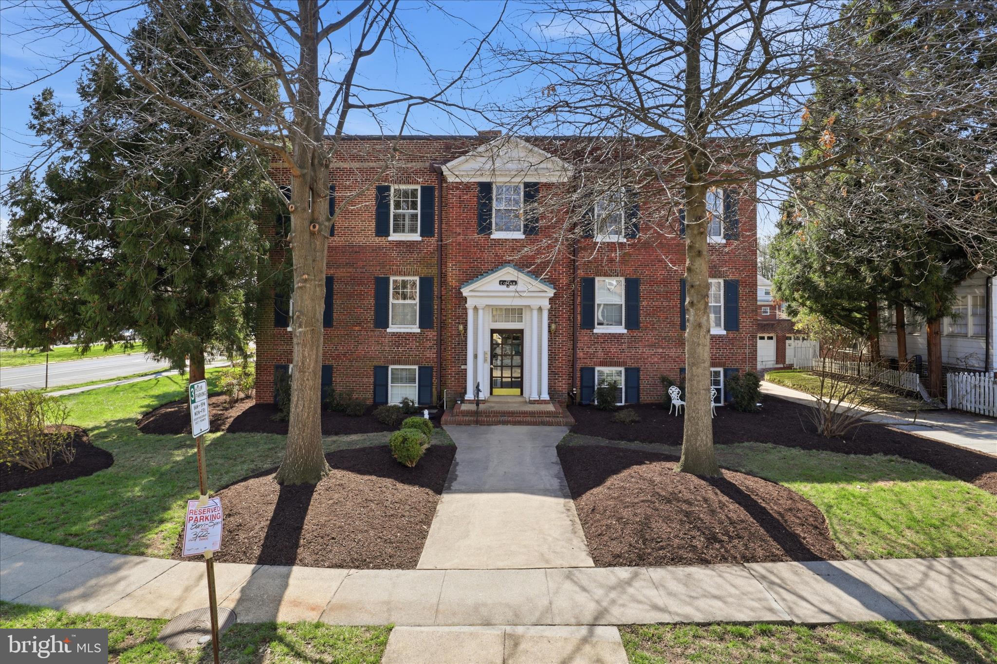 400 COMMONWEALTH AVENUE 307