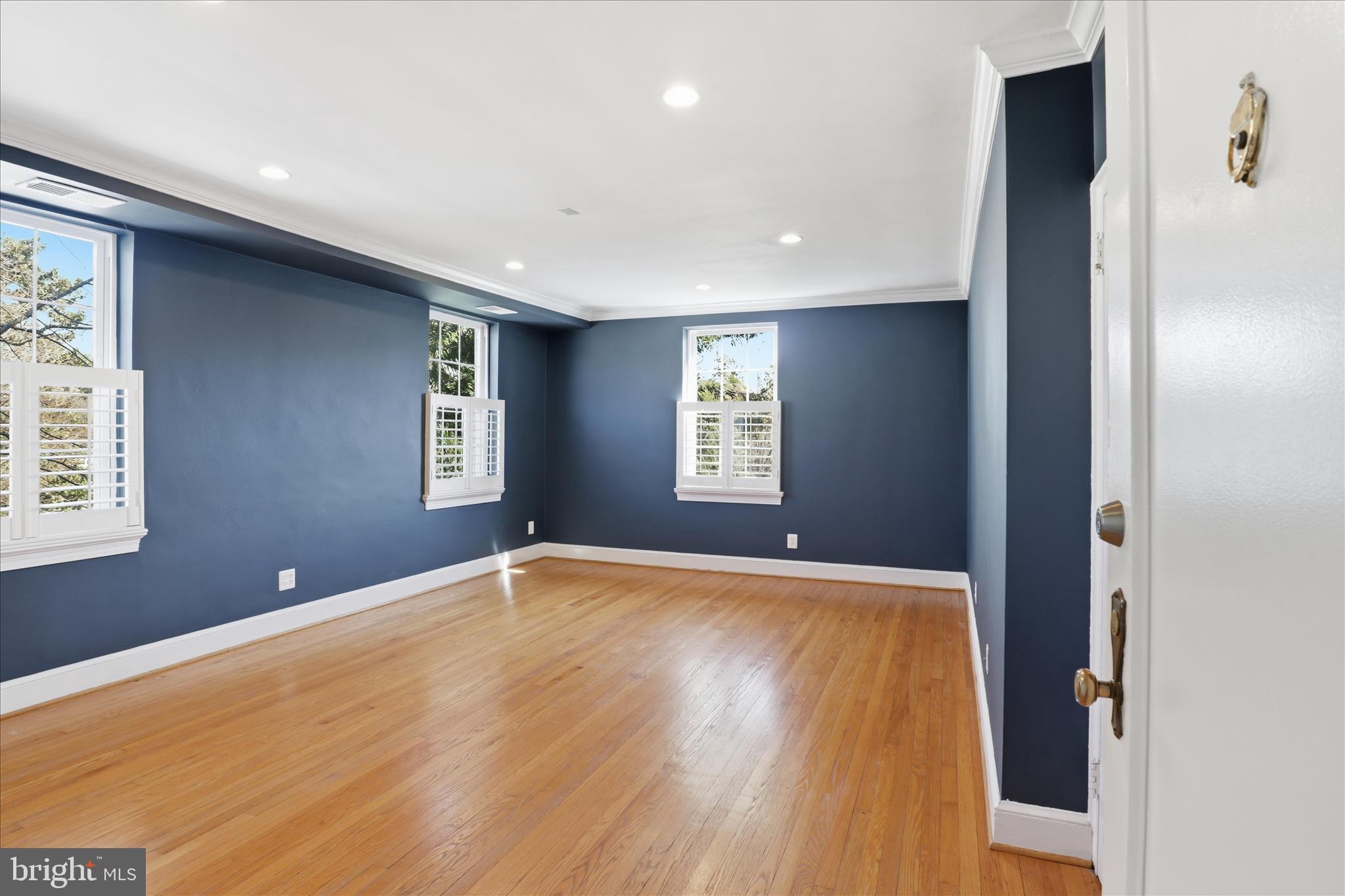 400 COMMONWEALTH AVENUE 307